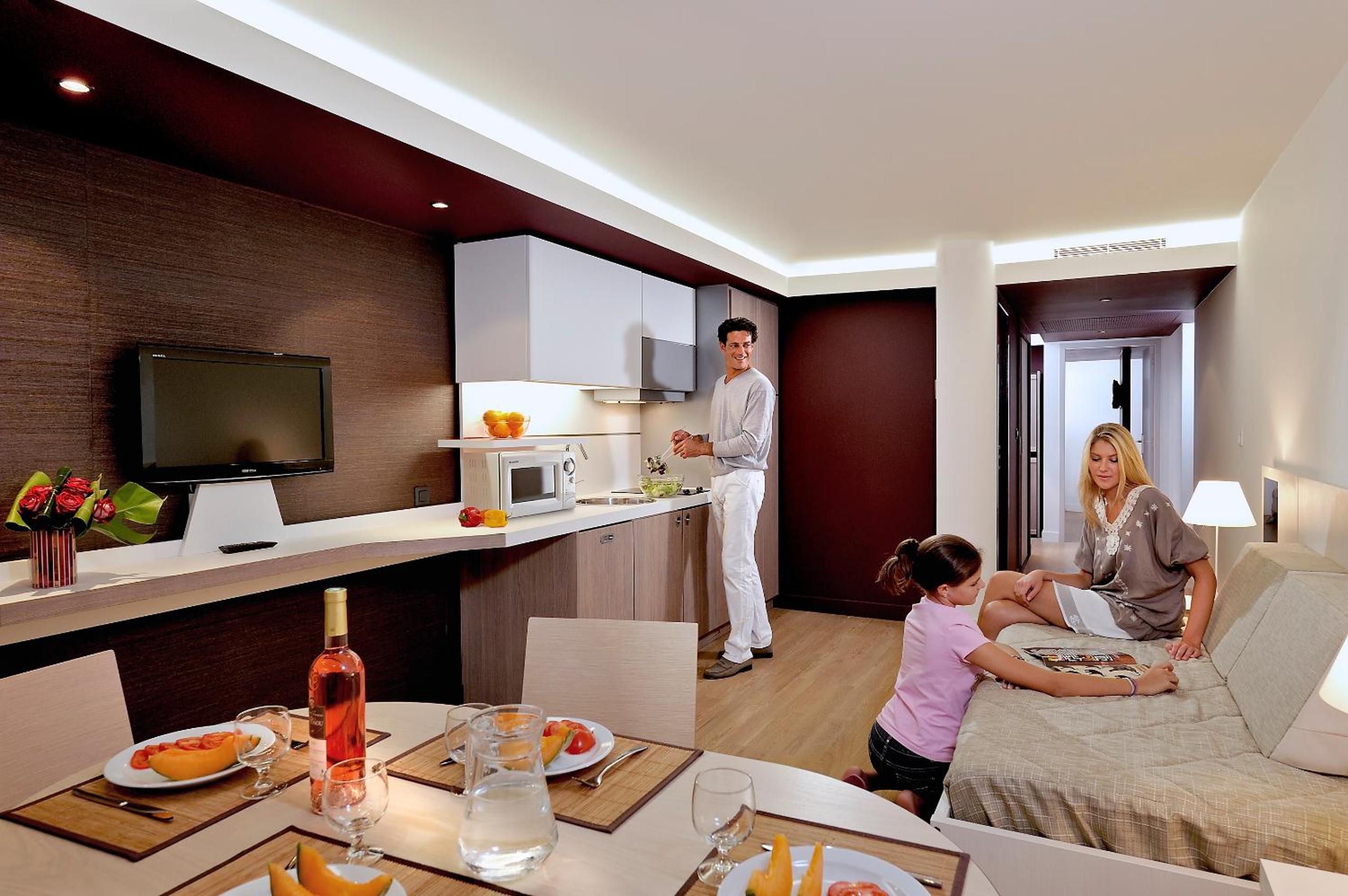One-Bedroom Apartment (3 Adults + 2 Children) photo 3