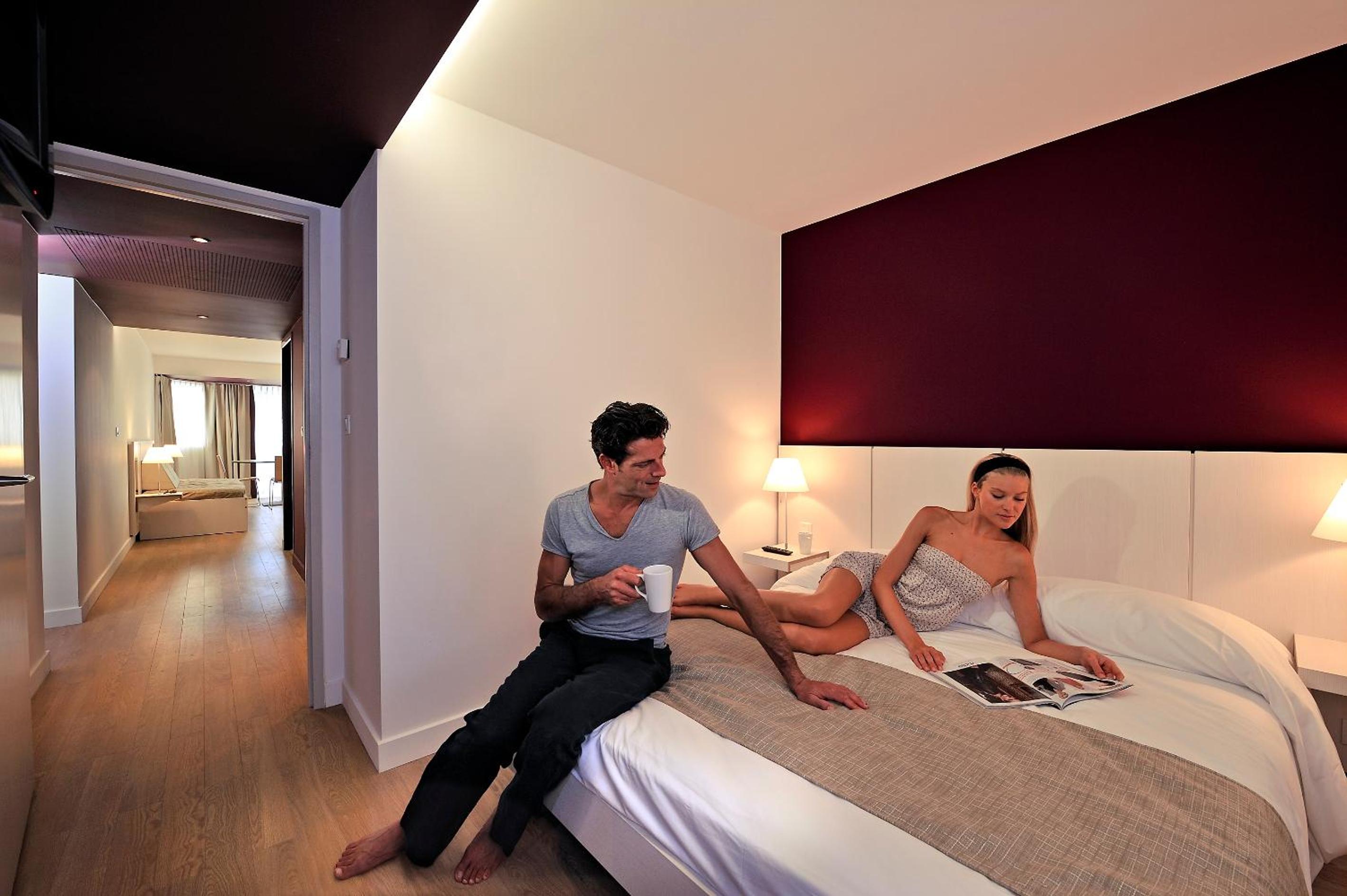 One-Bedroom Apartment (3 Adults + 2 Children) photo 2