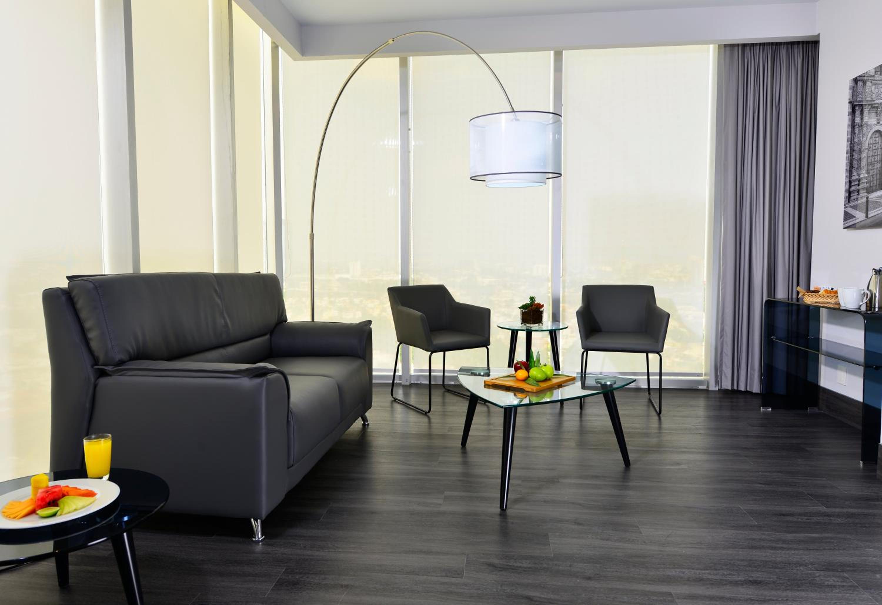 Suite with City View photo 3