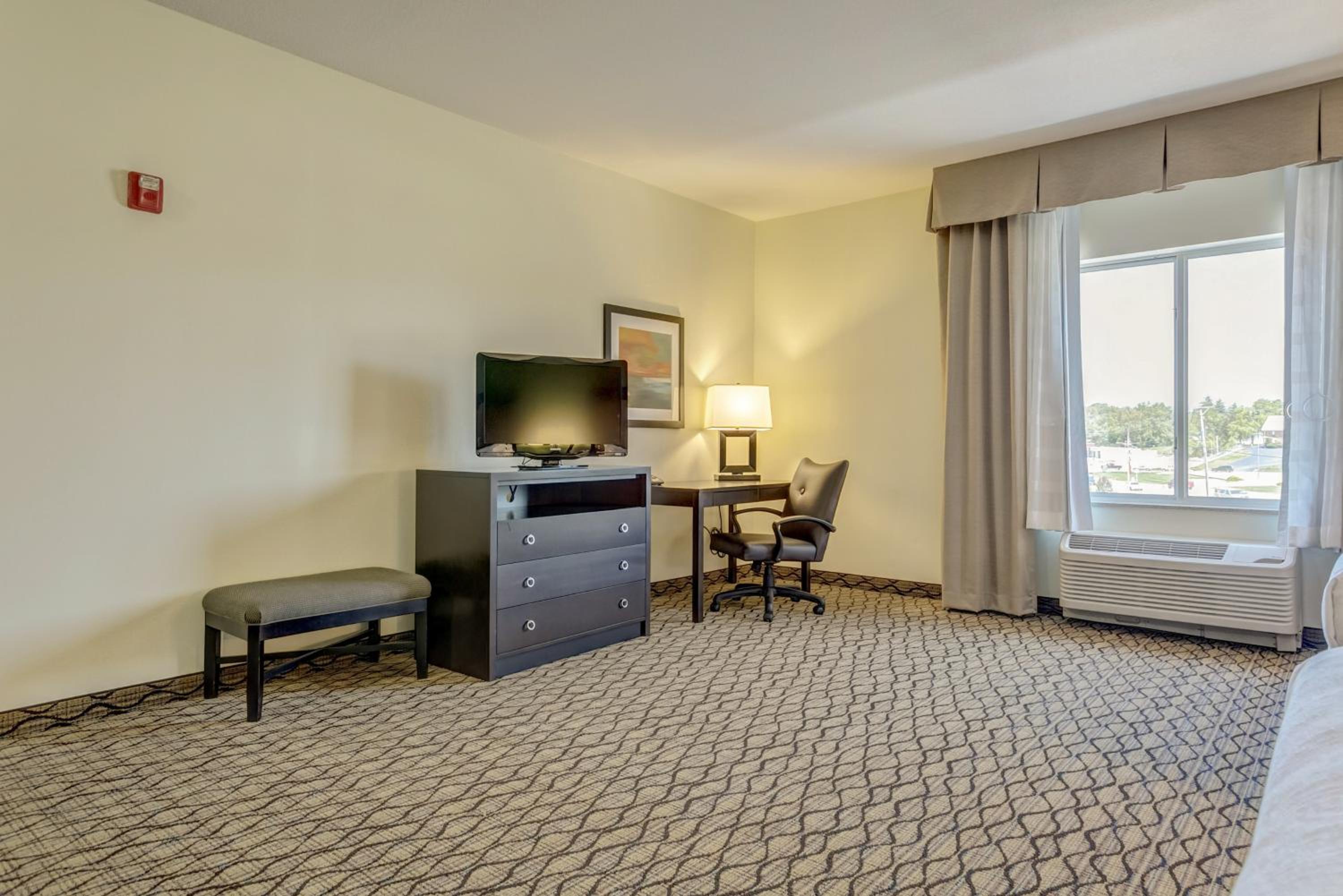 Standard Queen Room with Two Queen Beds - Photo 1