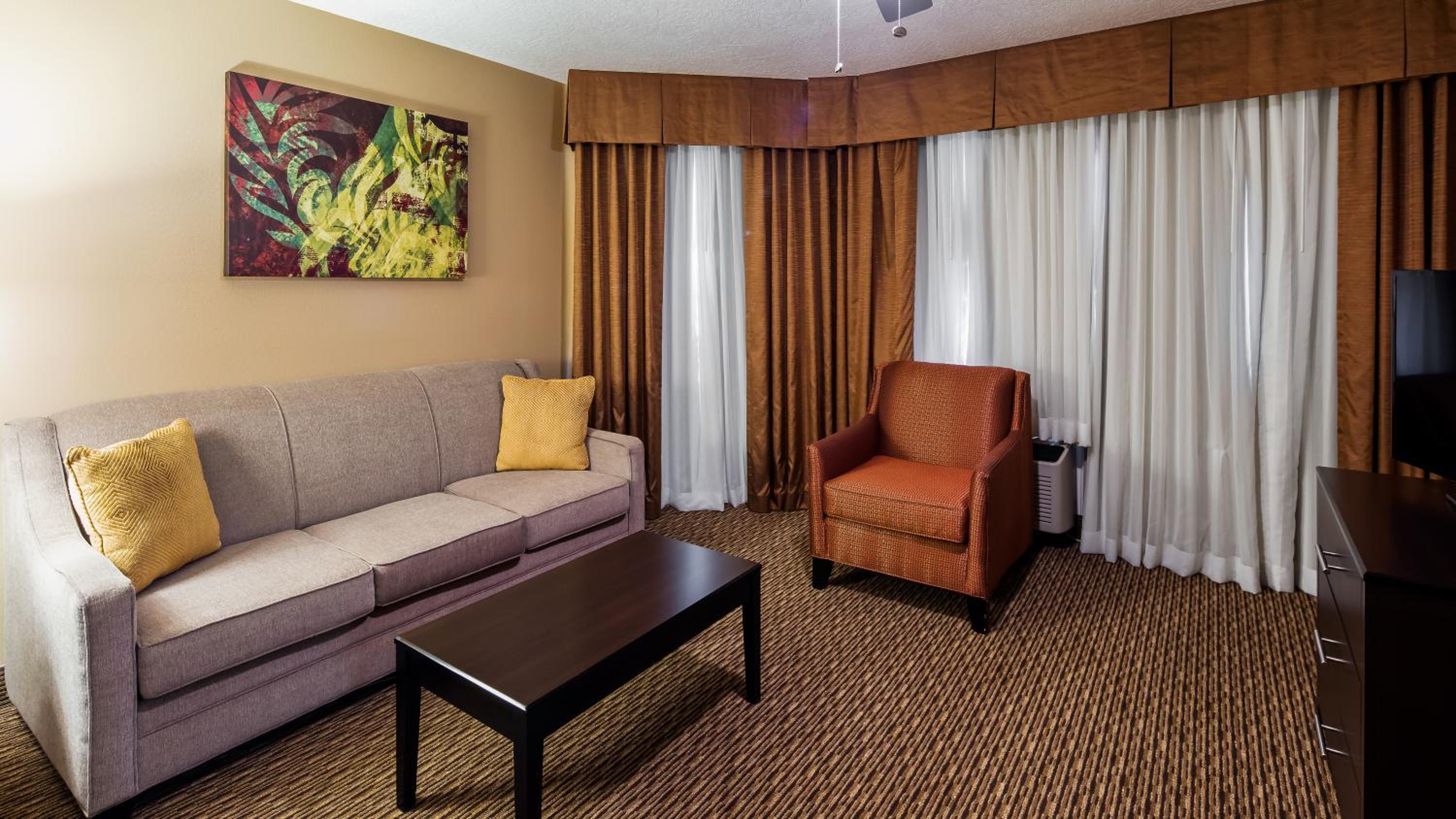 King Suite - Non-Smoking photo 2