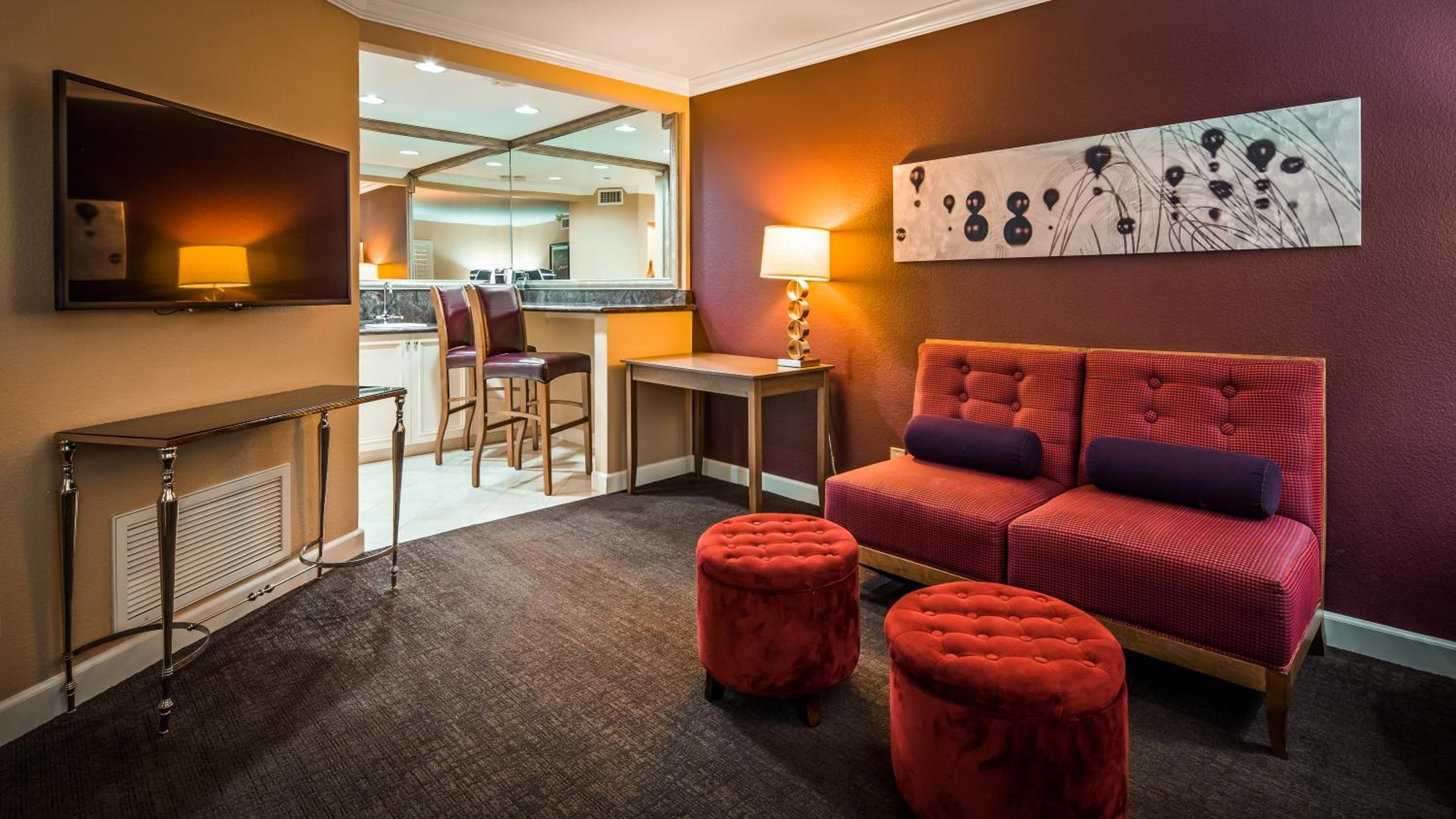 Deluxe King Suite (No Resort Fees + Free Parking) photo 3