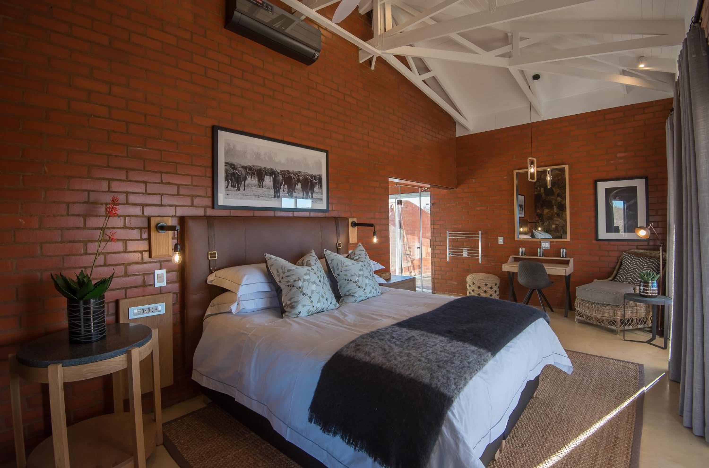 Luxury King Room photo 3
