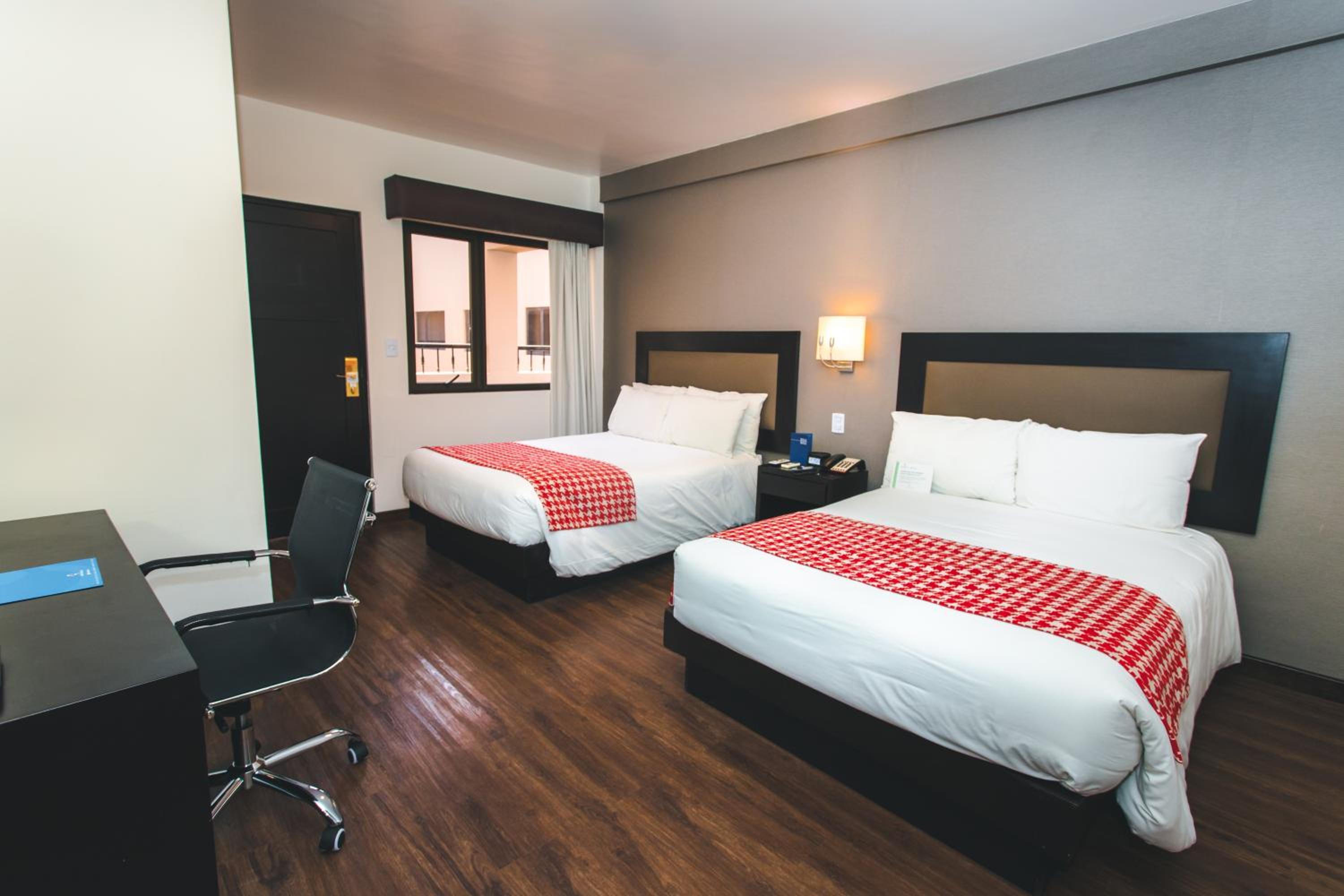 Standard Double Room With Two Double Beds - Photo 1