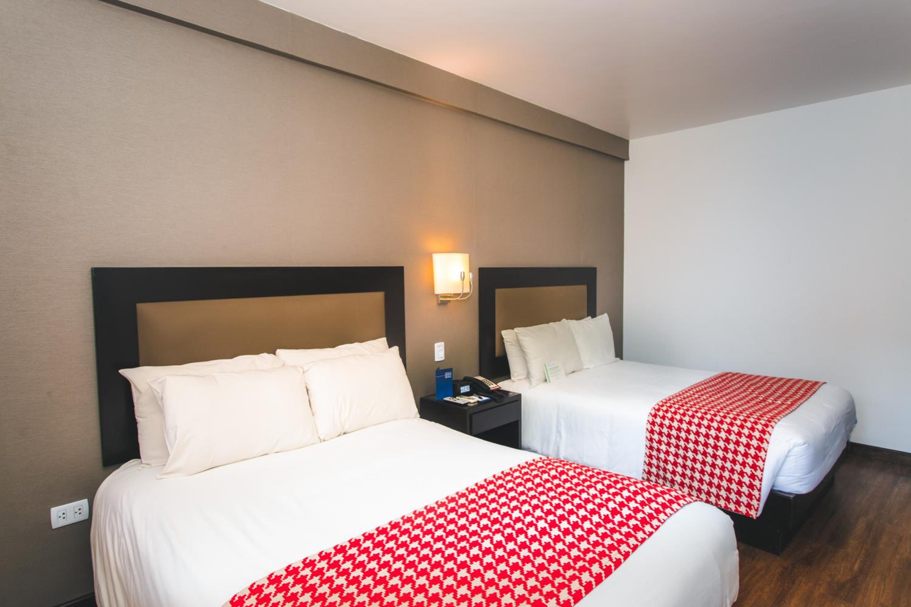 Standard Double Room With Two Double Beds - Photo 3