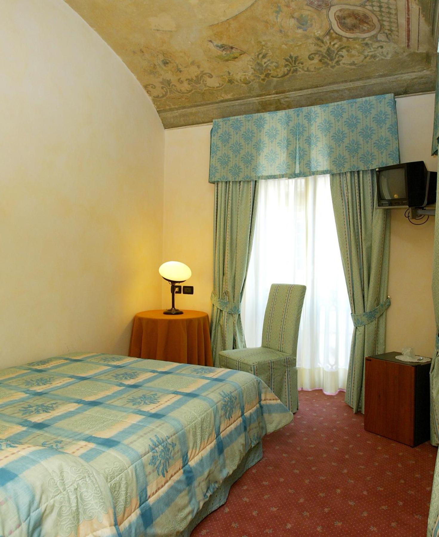 Standard Queen Room photo 1