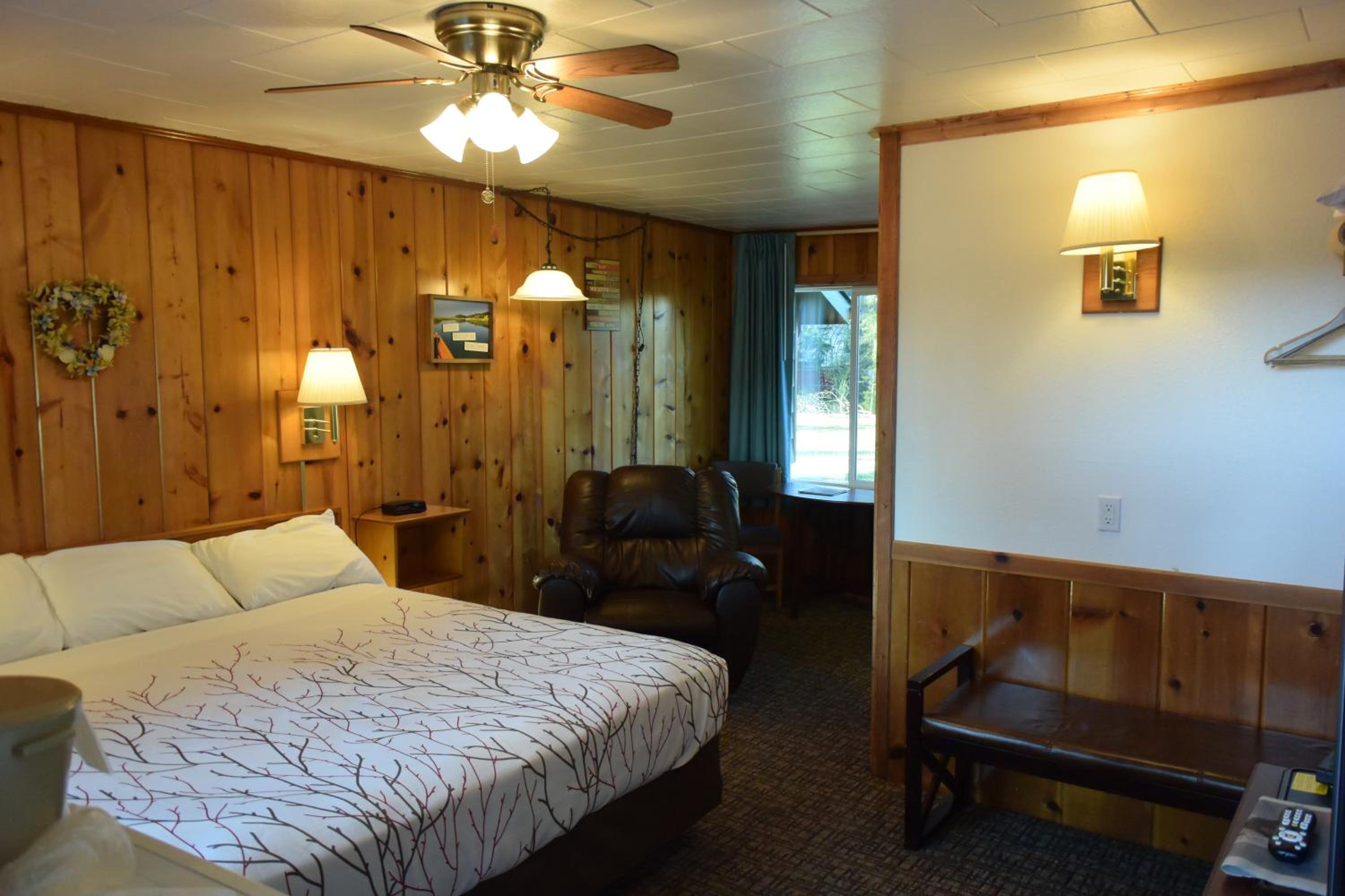 Standard King Room - Motel photo 1