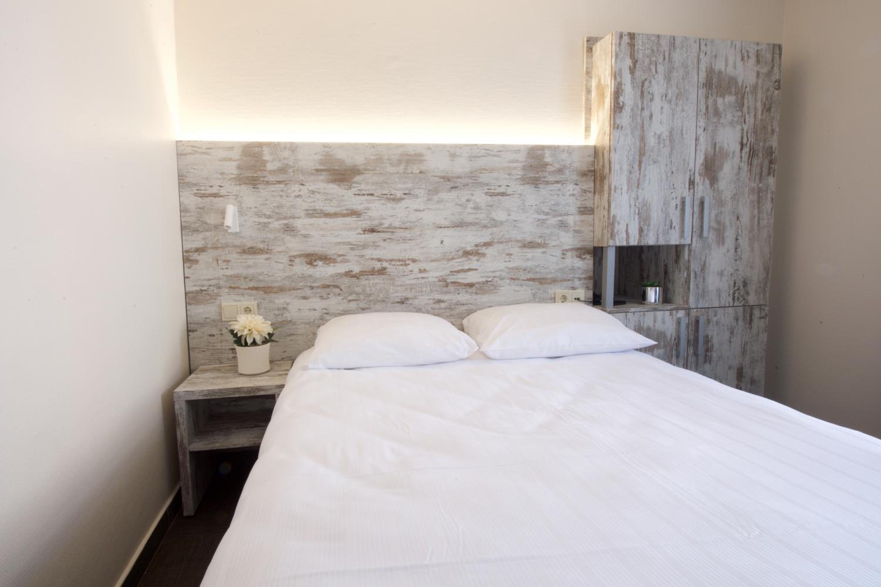 Standard Double Room - Photo 2