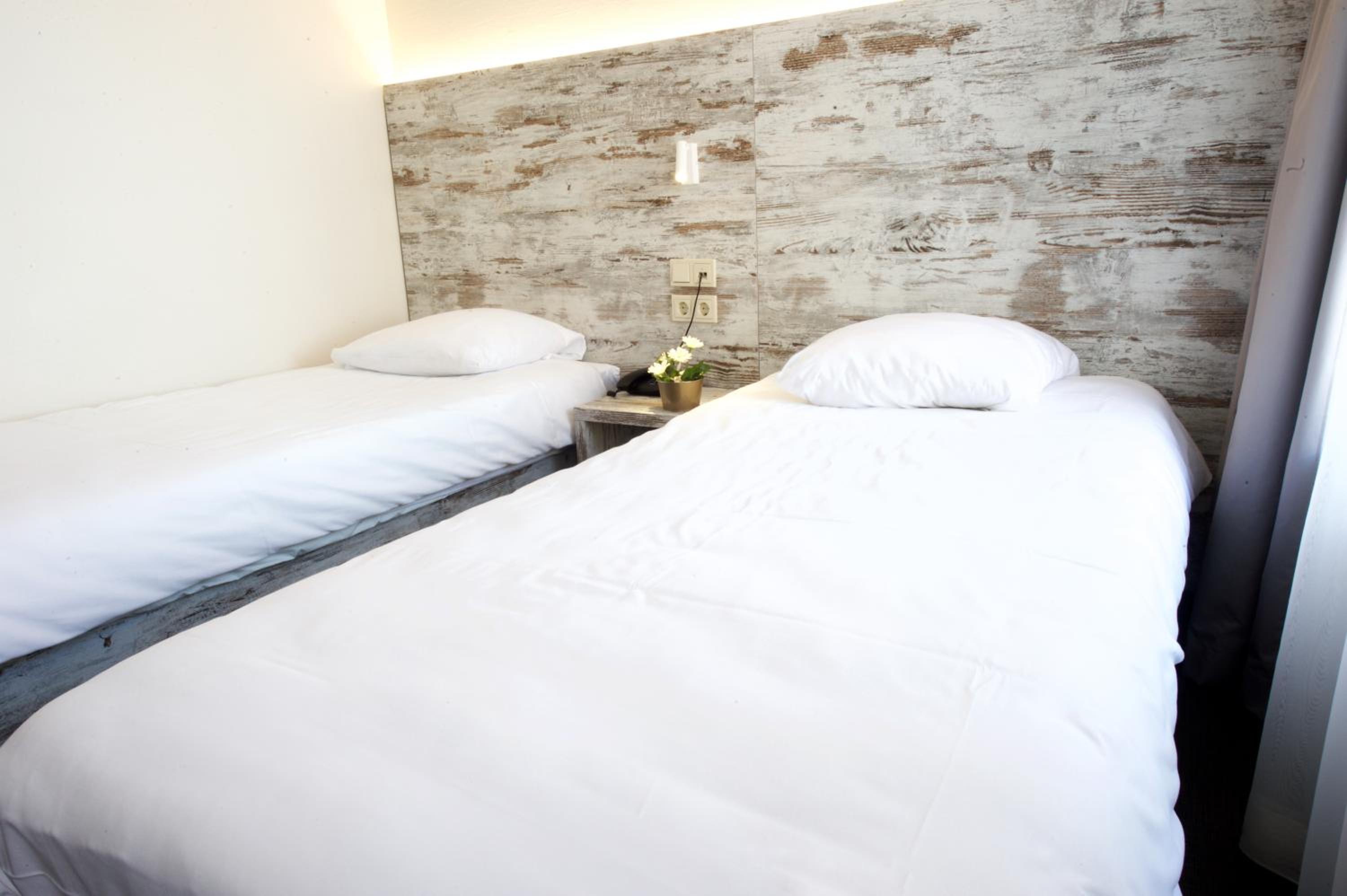 Standard Twin Room - Photo 6
