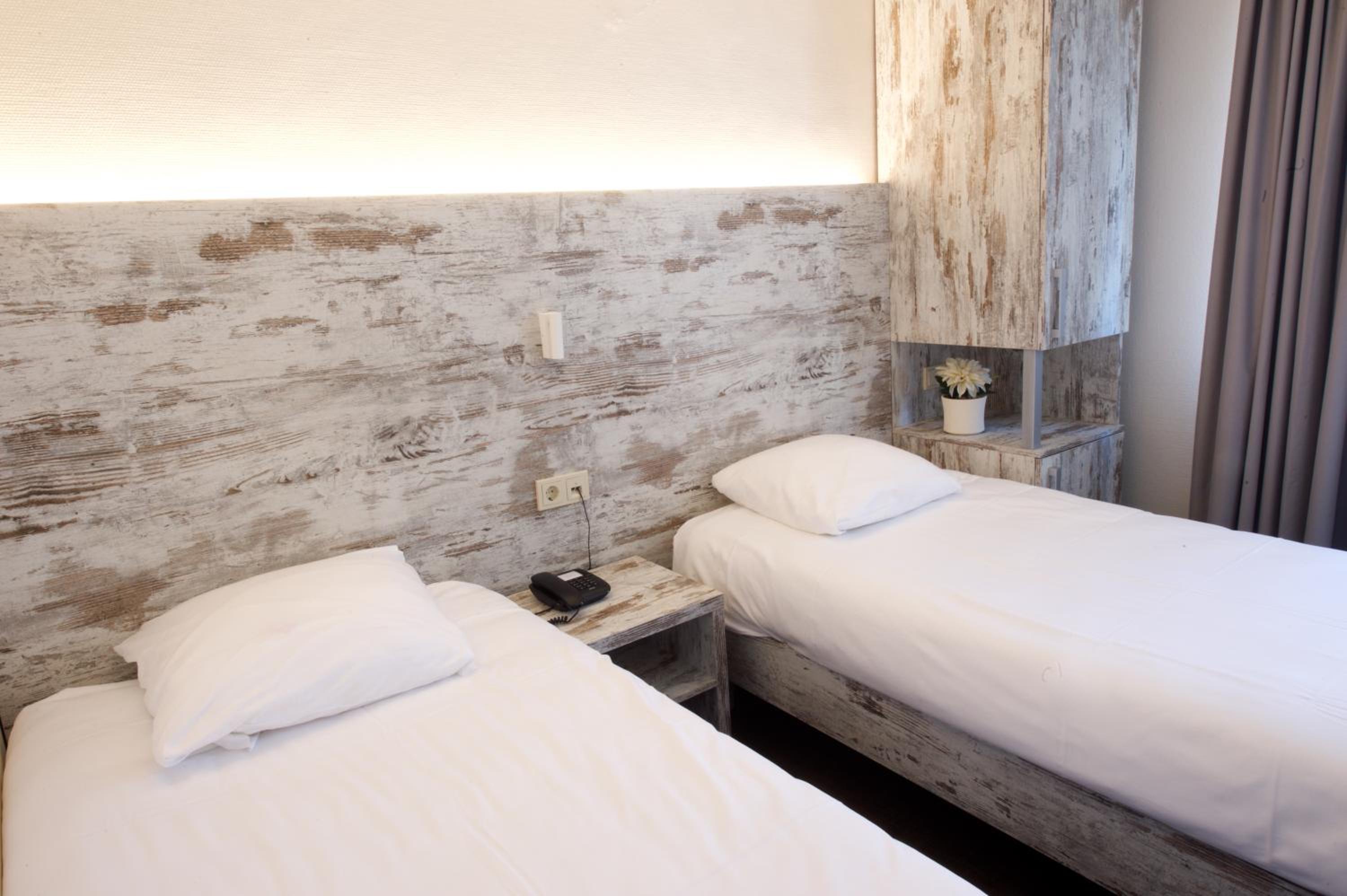 Standard Twin Room - Photo 1