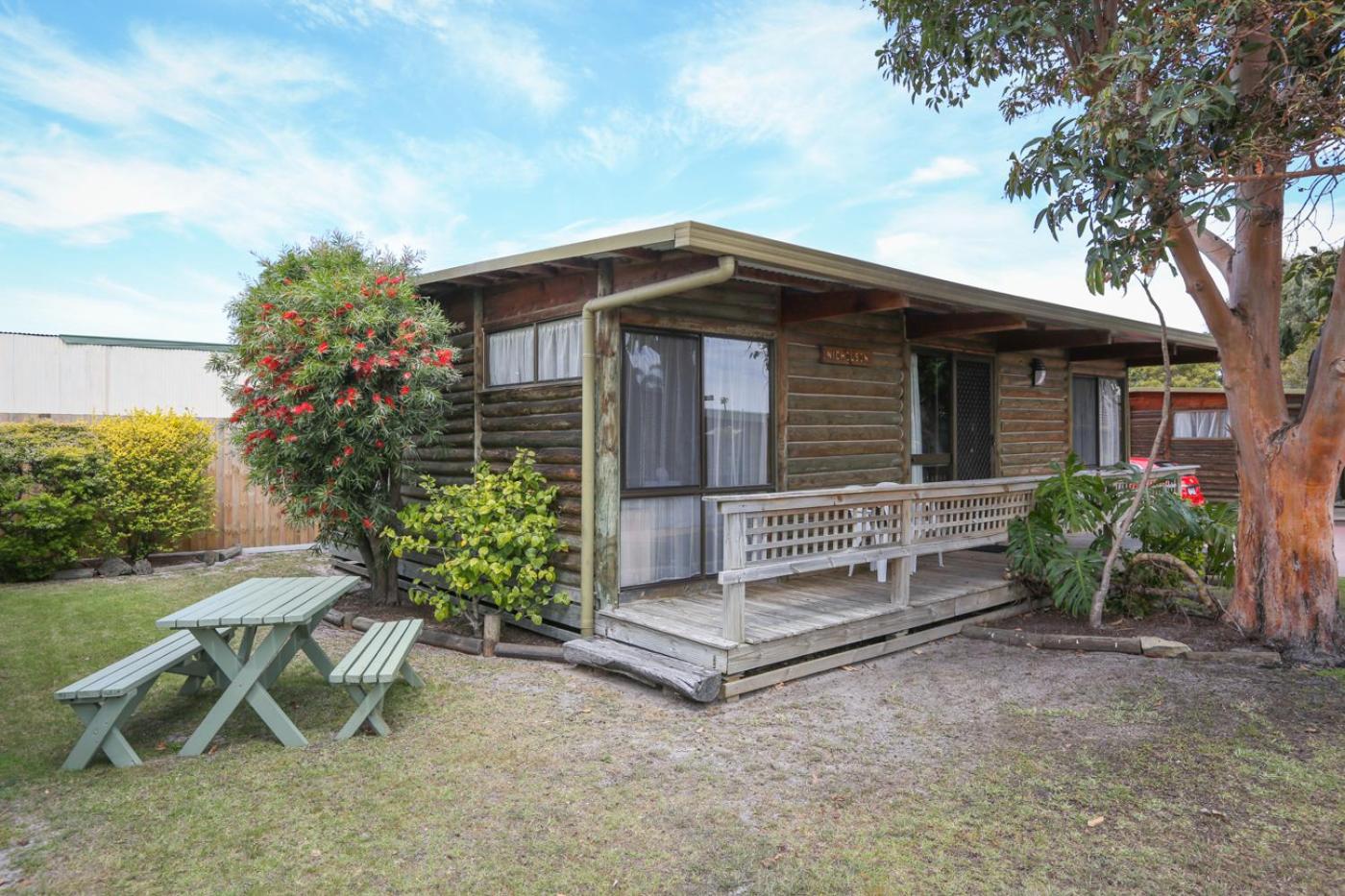 Two-Bedroom Cottage (Sleeps 6) photo 2