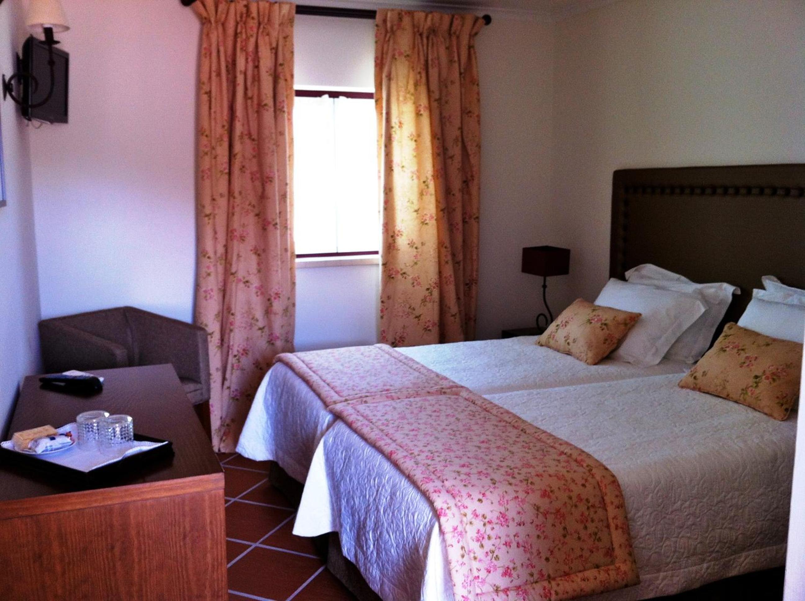 Twin Room - Photo 1