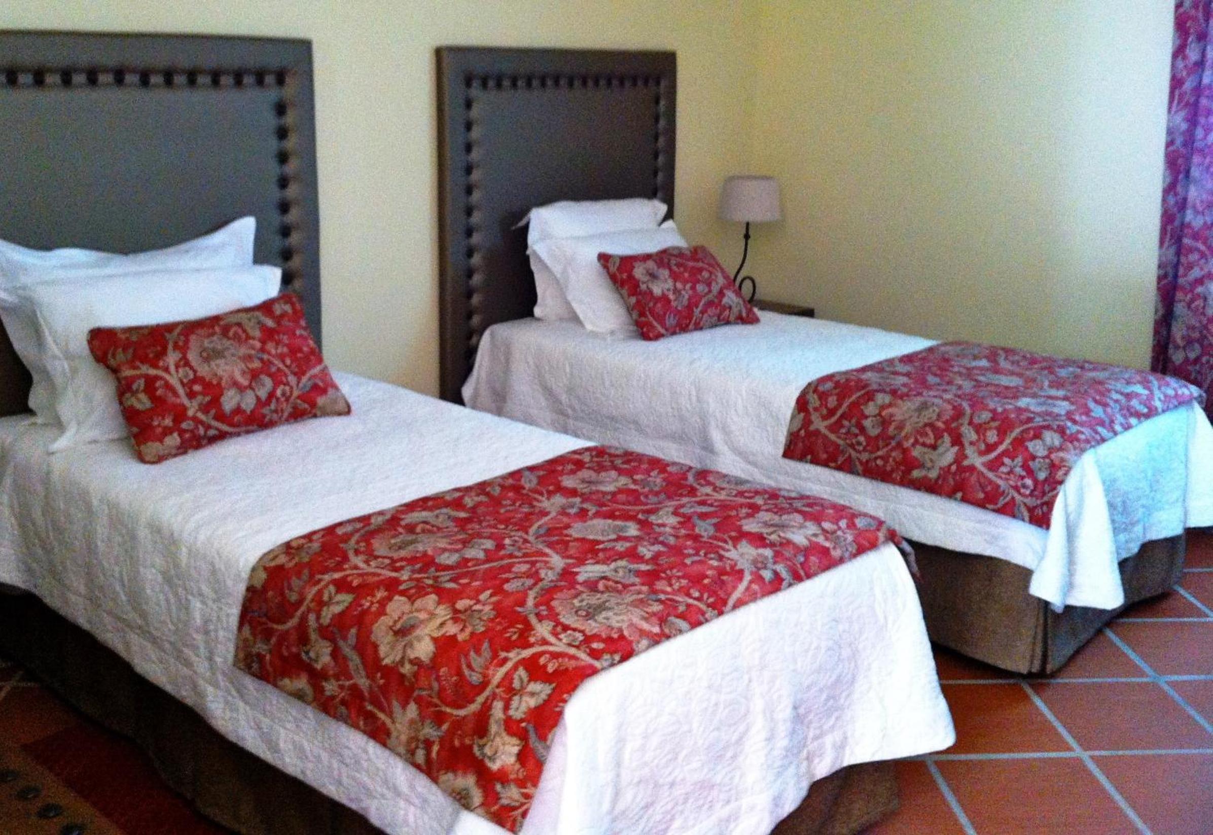 Twin Room - Photo 3