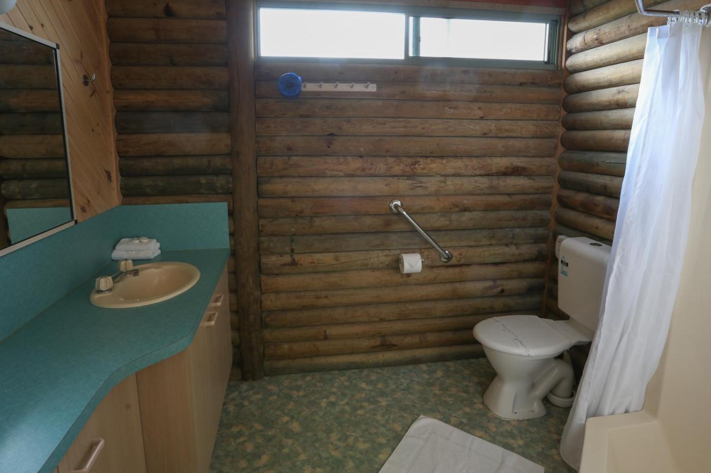 Three-Bedroom Cottage (Sleeps 8) photo 3