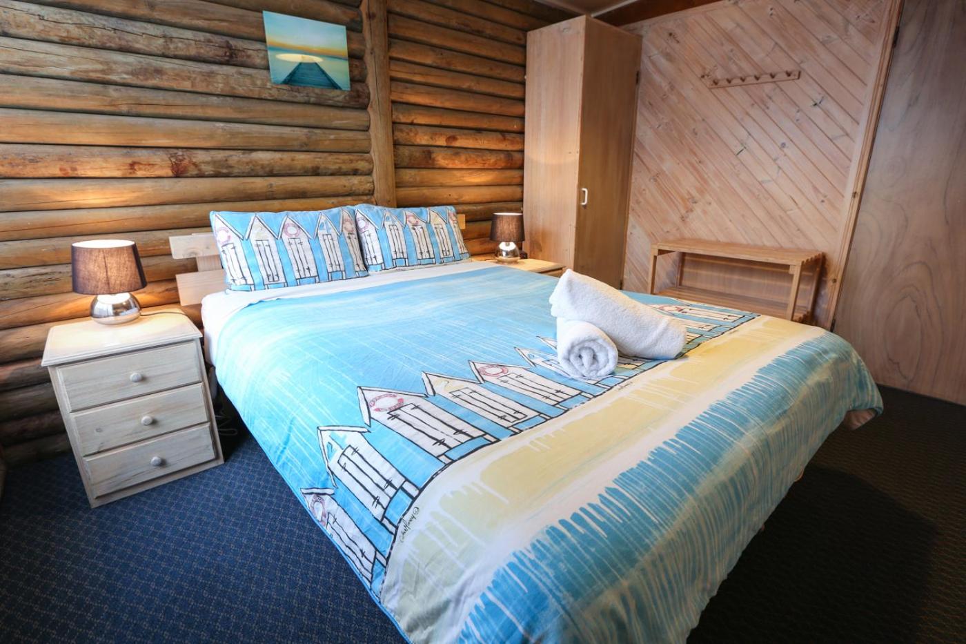 Two-Bedroom Cottage (Sleeps 4)