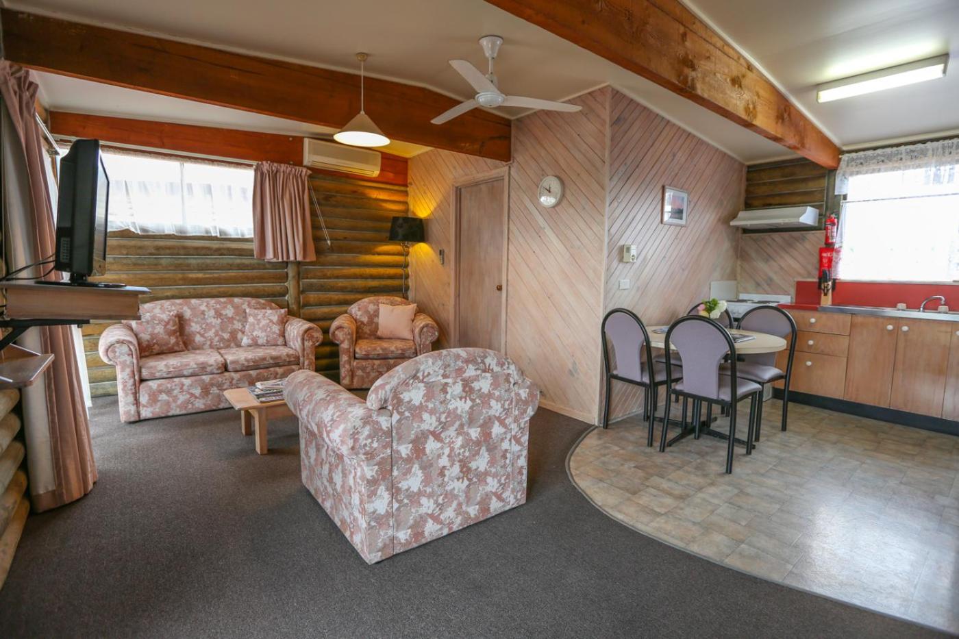 Two-Bedroom Cottage (Sleeps 5)