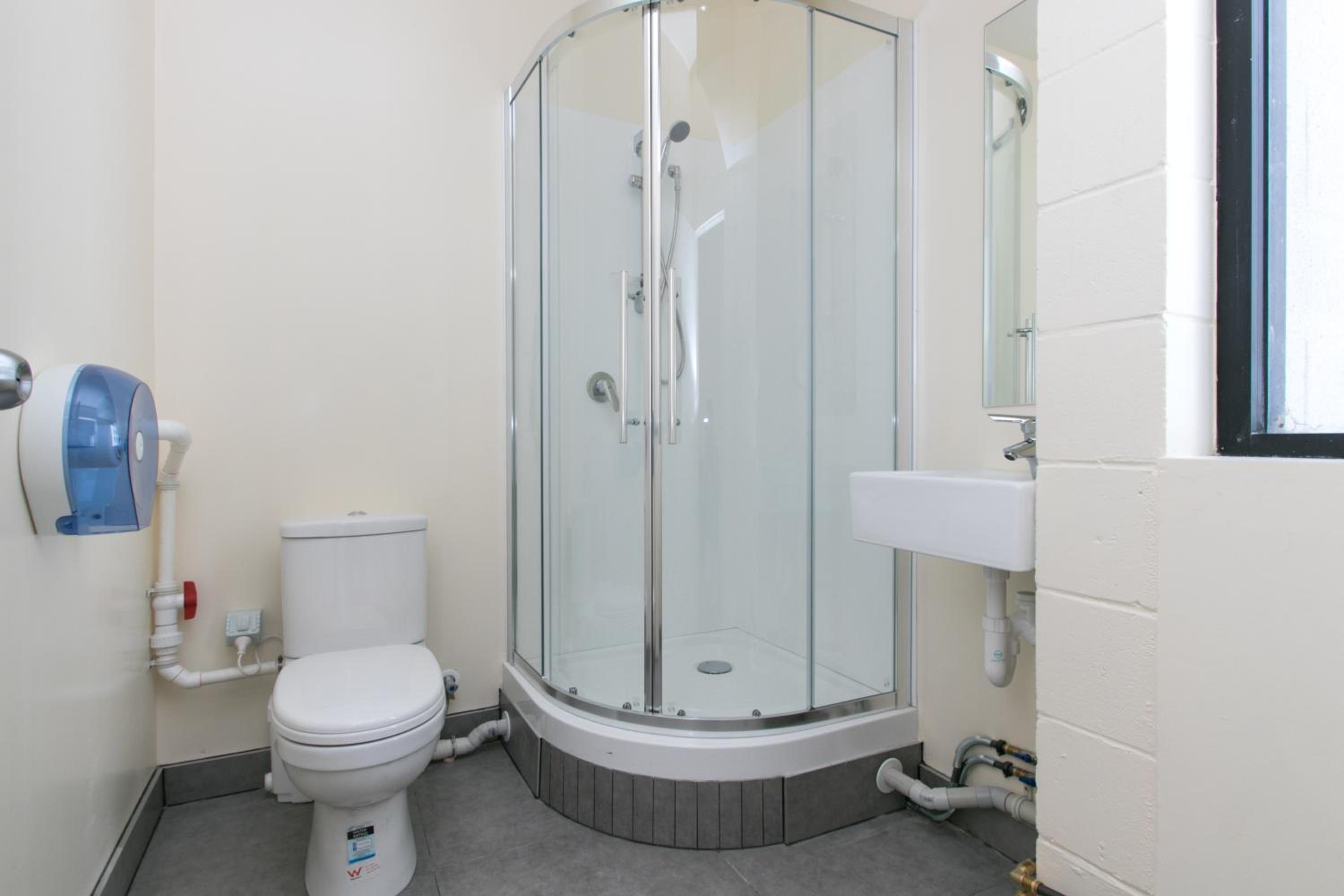 Deluxe Double Room with Shower - Photo 3