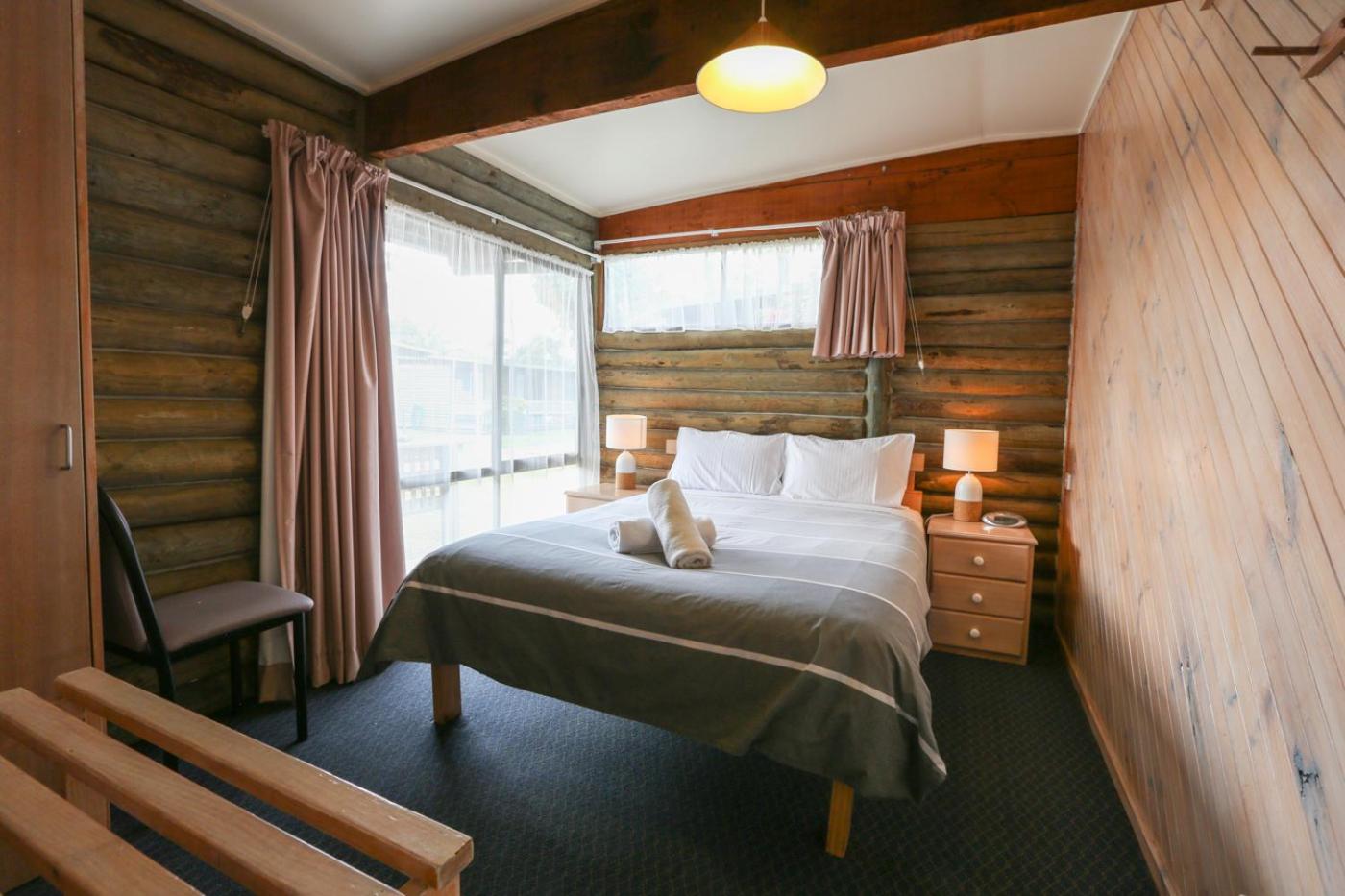 Two-Bedroom Cottage (Sleeps 6)