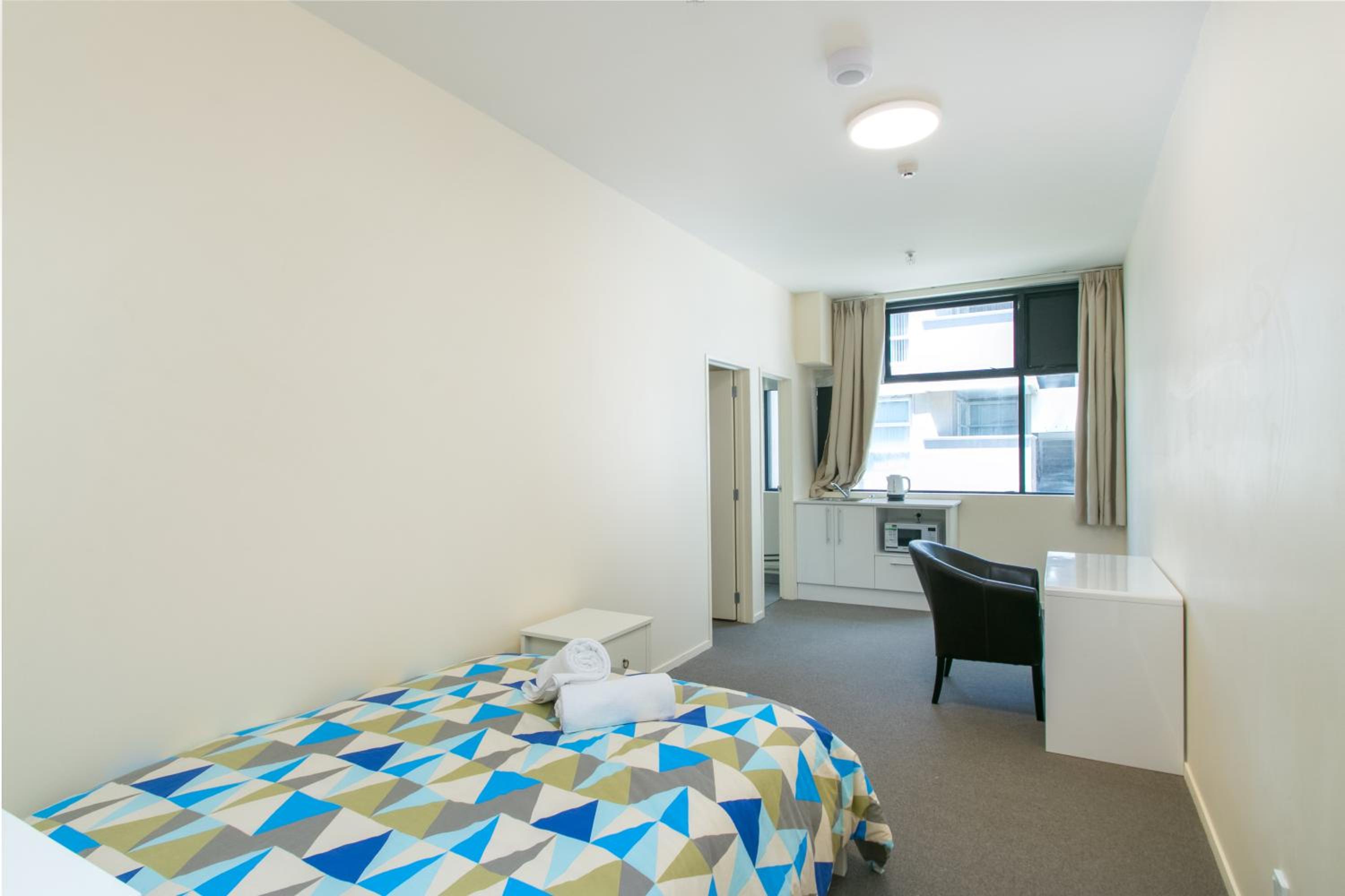 Deluxe Double Room with Shower - Photo 2
