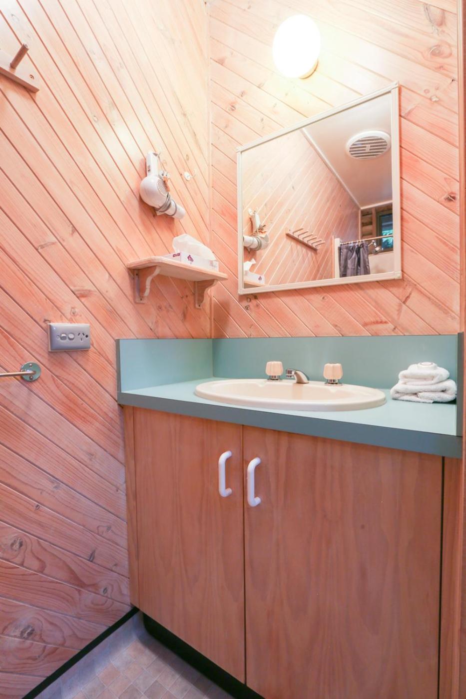One-Bedroom Cottage (Sleeps 2) photo 3