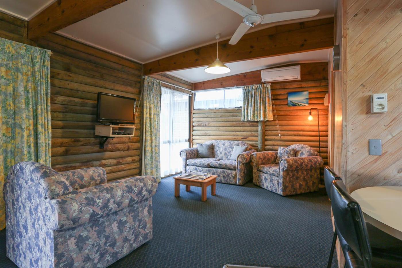 Two-Bedroom Cottage (Sleeps 4) photo 2