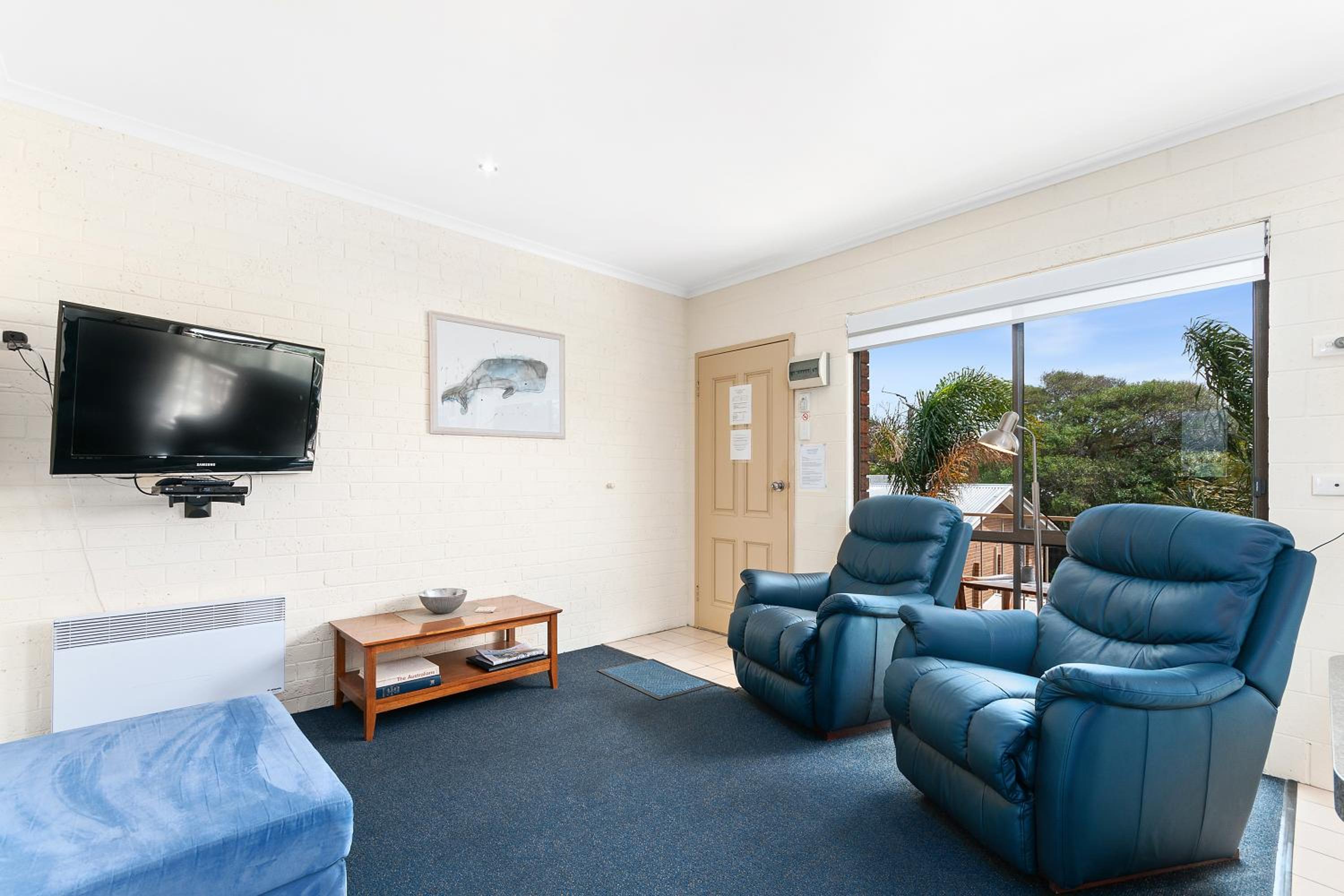 One-Bedroom Apartment - Photo 4