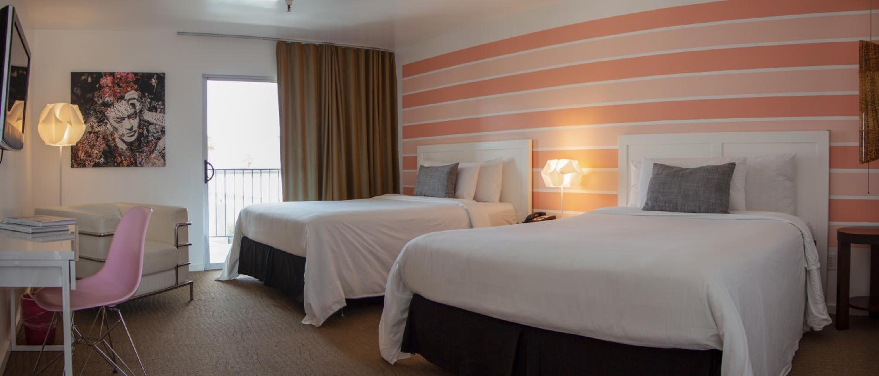 Queen Room with Two Queen Beds - Photo 5