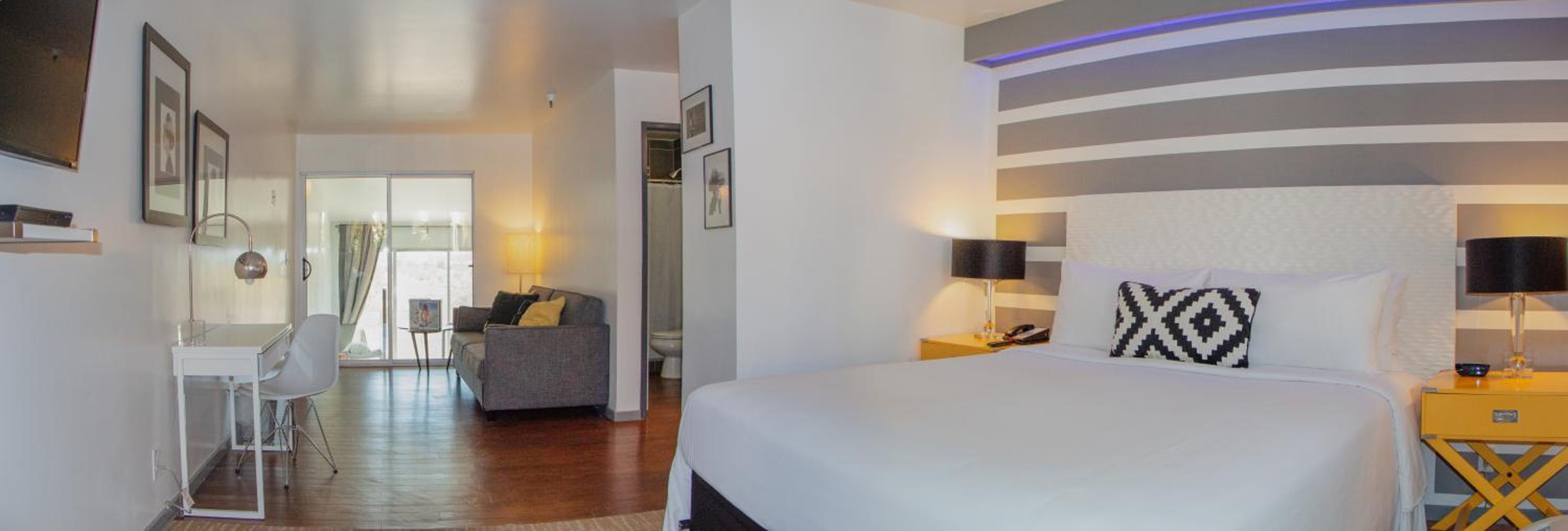 Premium Suite with Private Pool - Photo 13