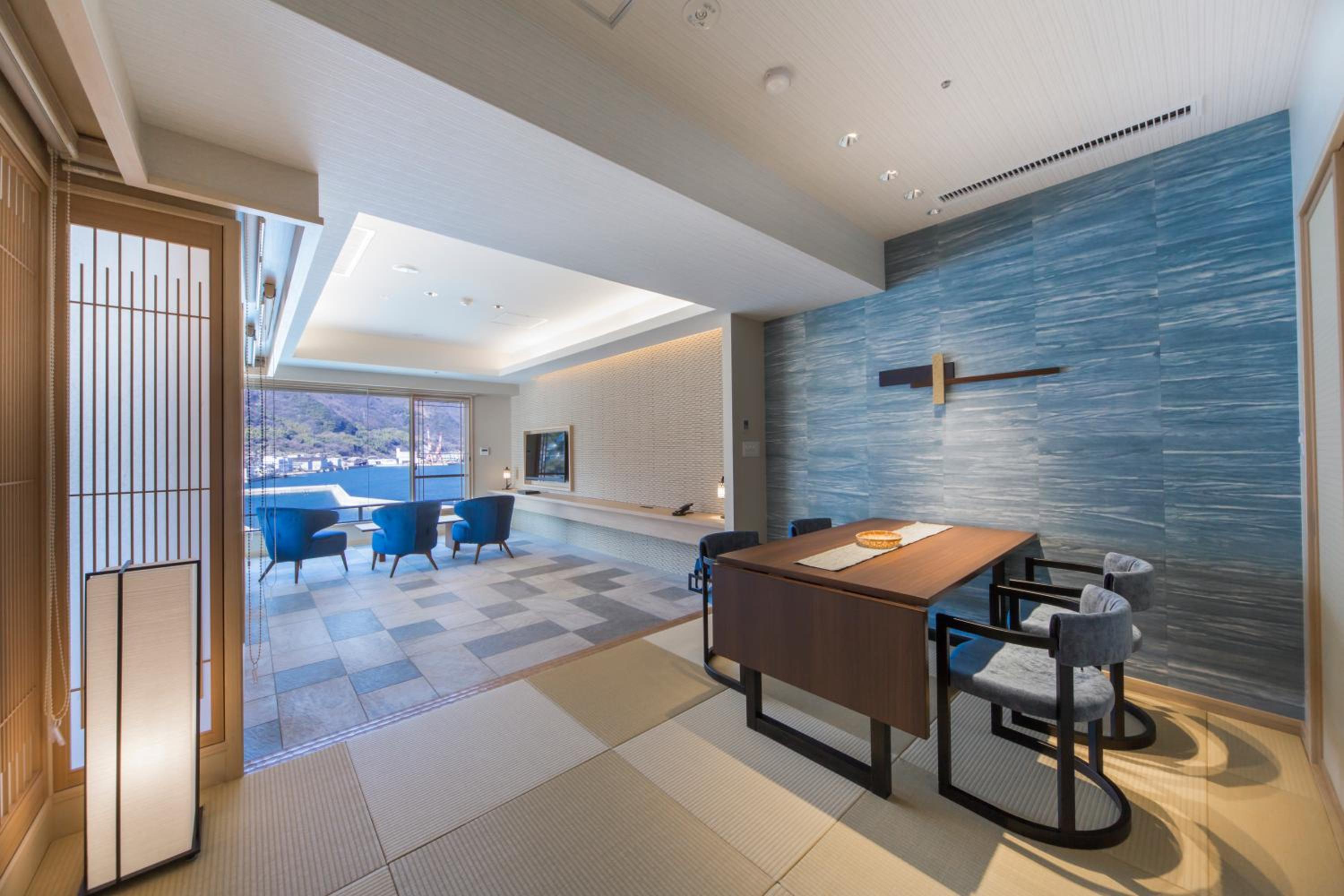 Semi Suite with View Bath and Ocean View photo 3