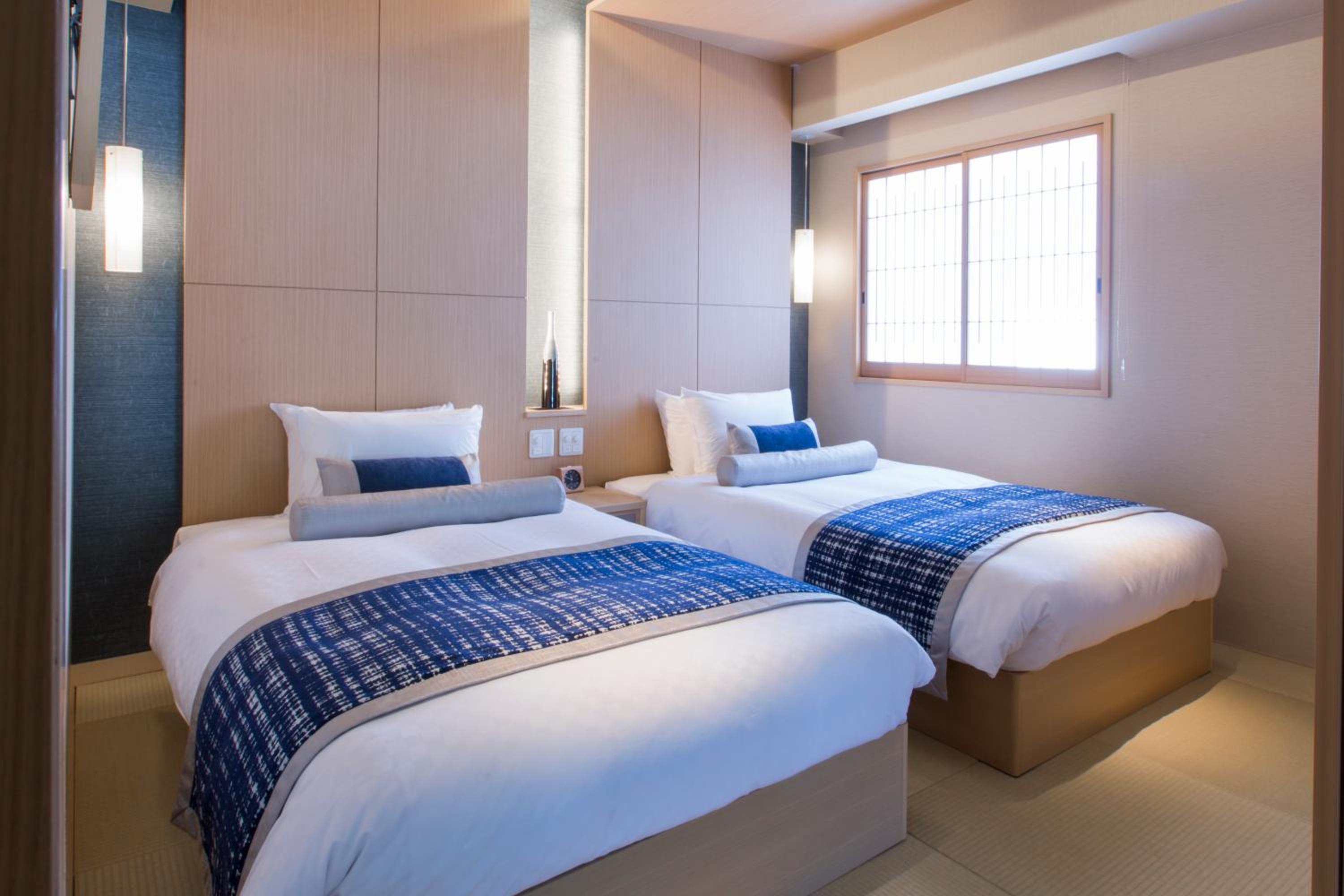 Semi Suite with View Bath and Ocean View photo 2