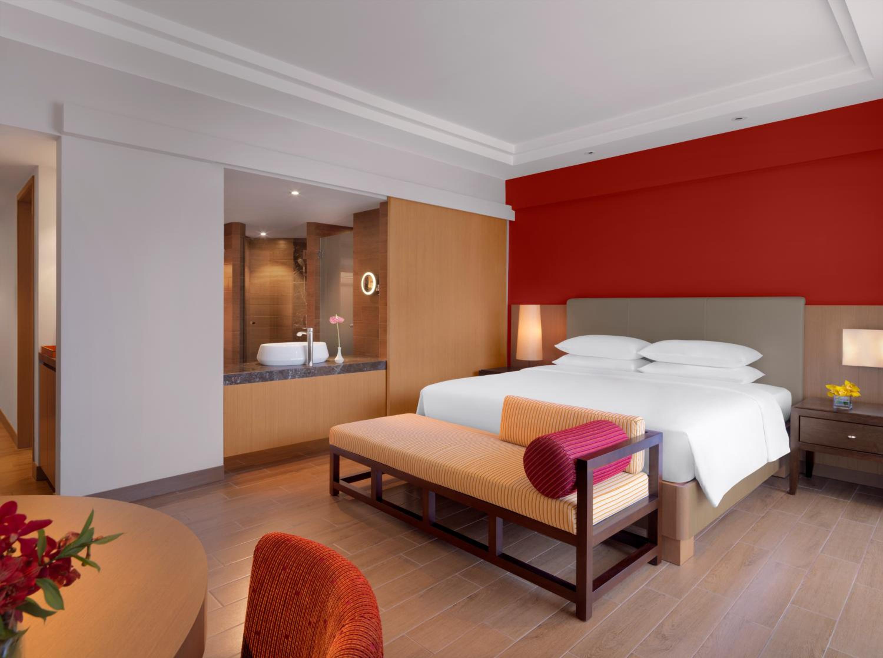 Deluxe King Room photo 1