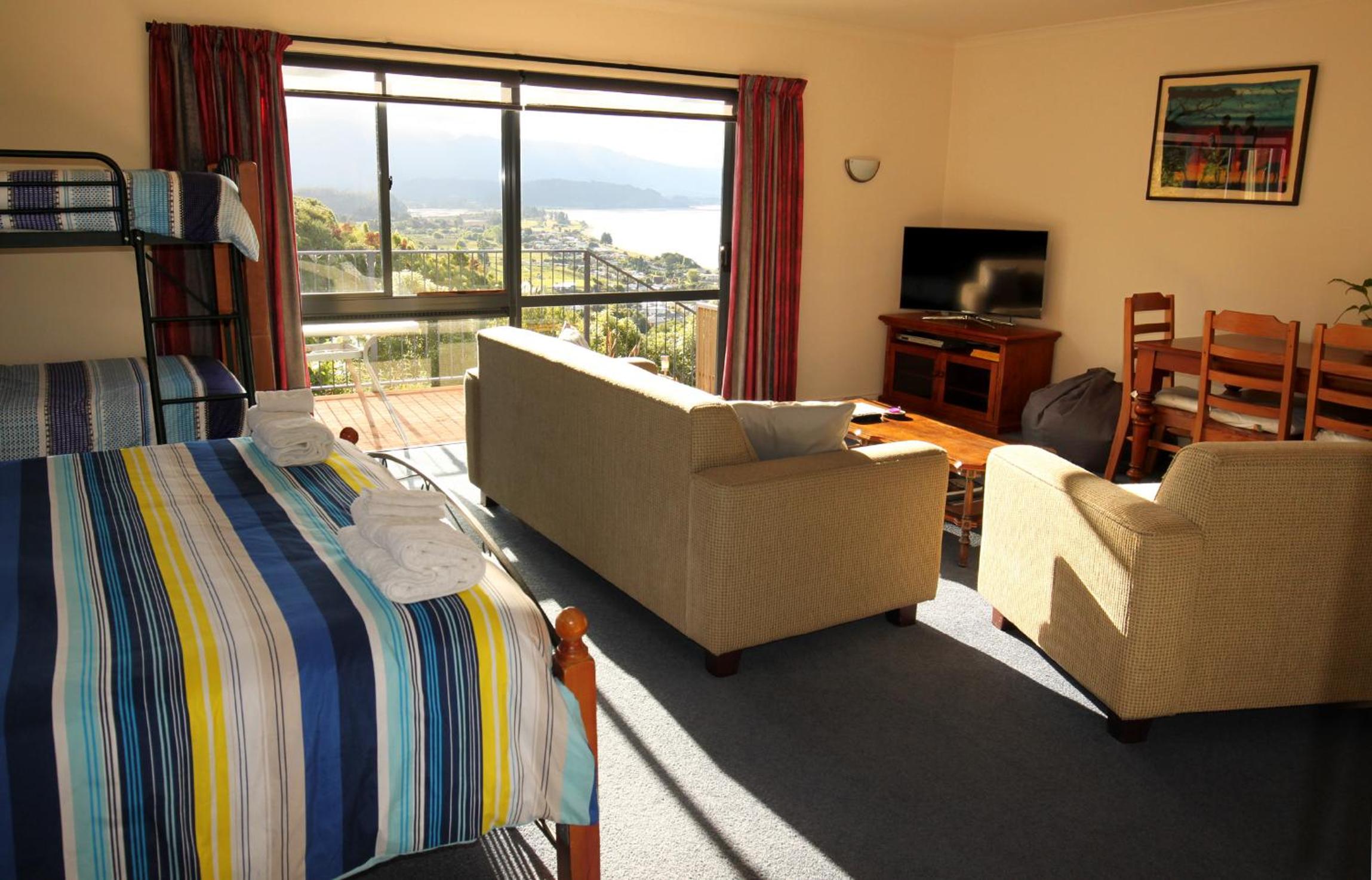 One-Bedroom House - Photo 6