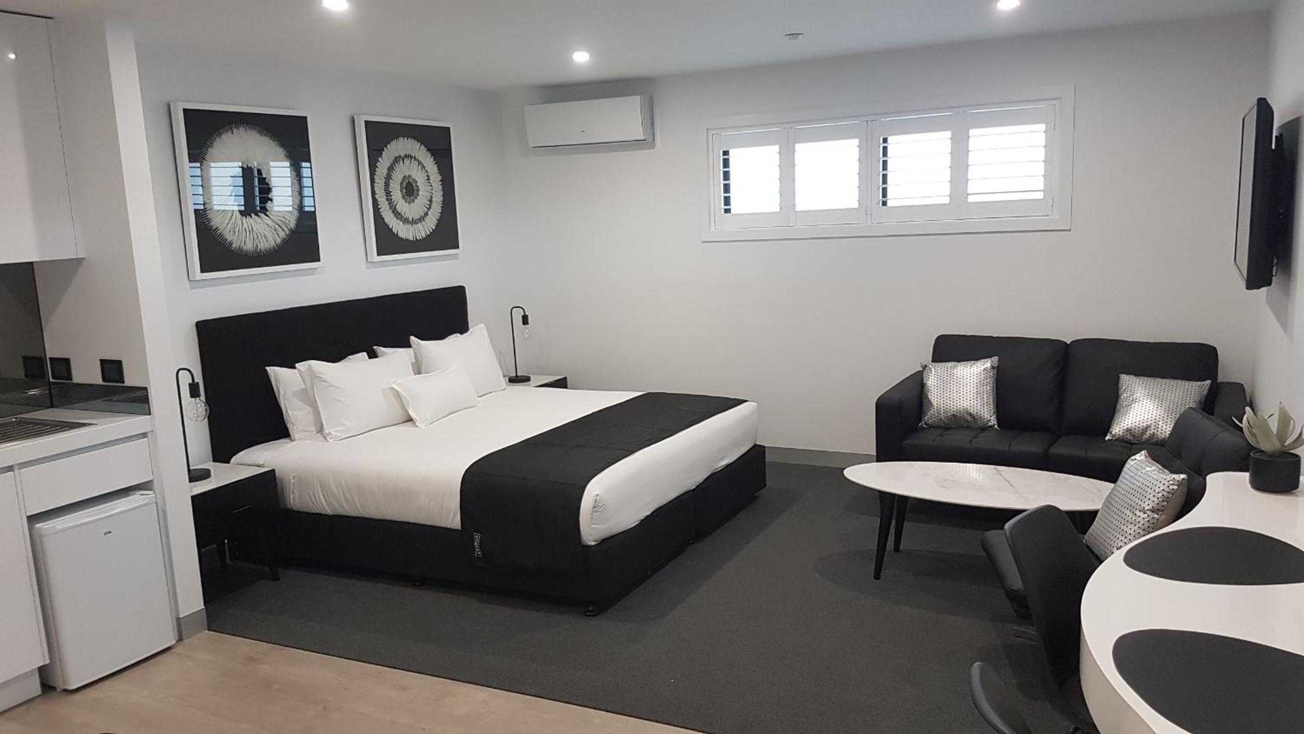 Deluxe Suite with Spa Bath photo 1