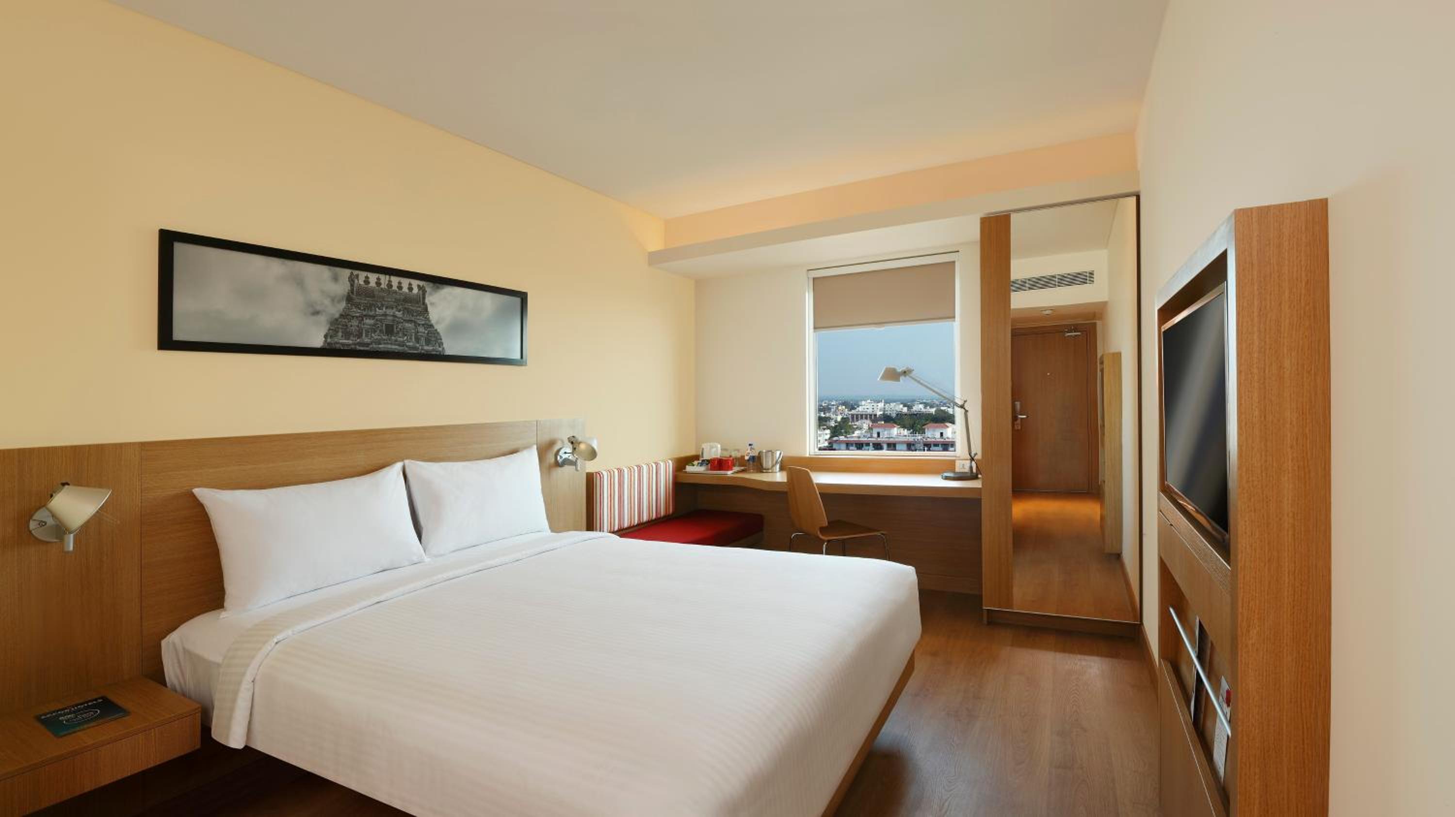 Standard Room with 1 Queen Bed - Photo 7