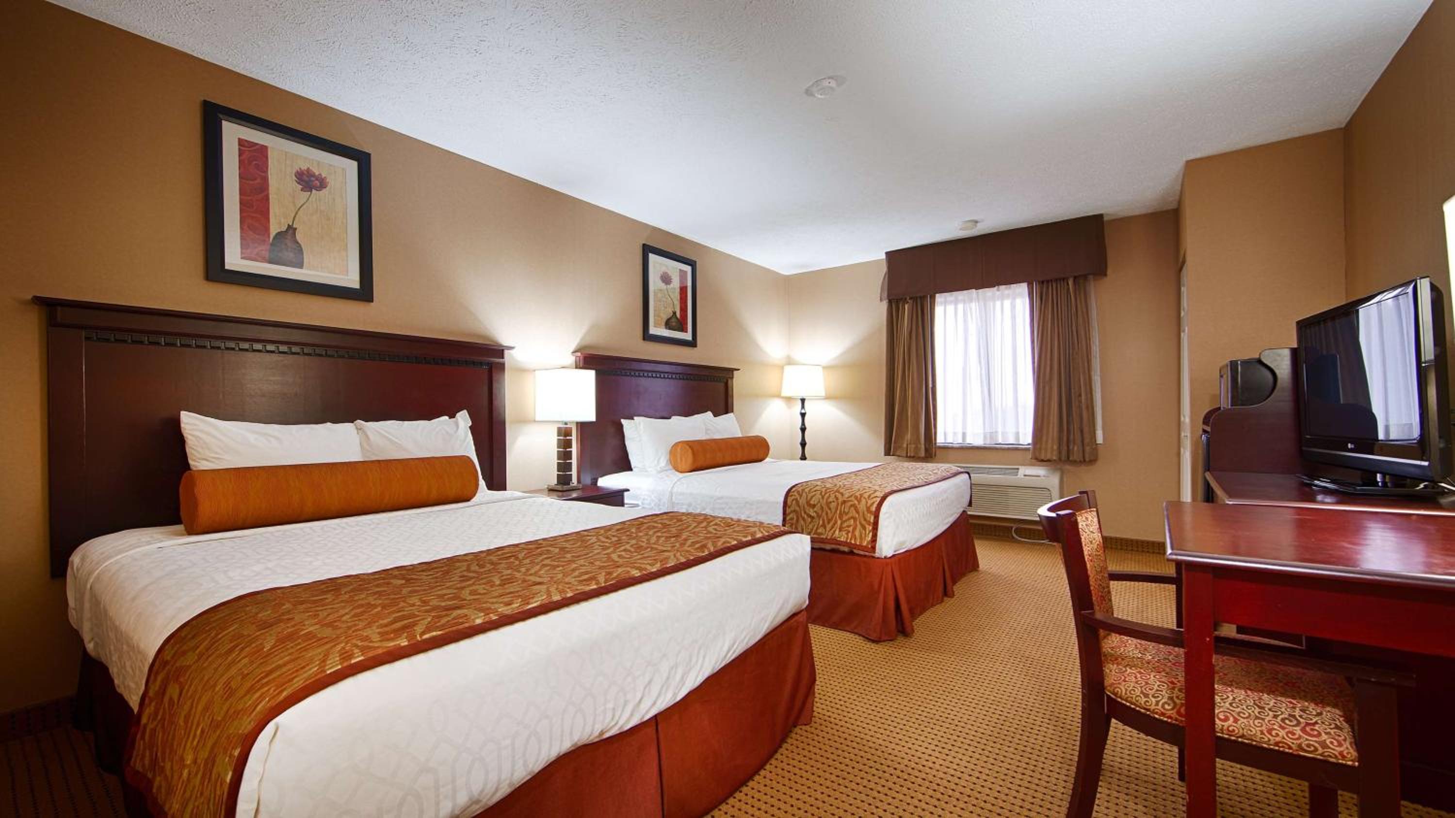 Queen Room with Two Queen Beds - Non-Smoking photo 1