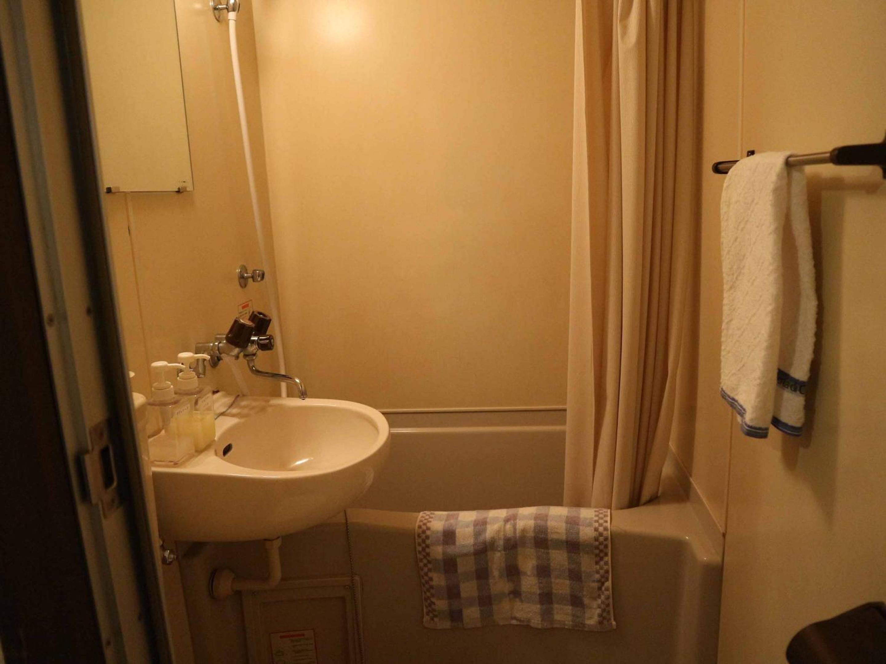 Family Room with Bathroom - Photo 4