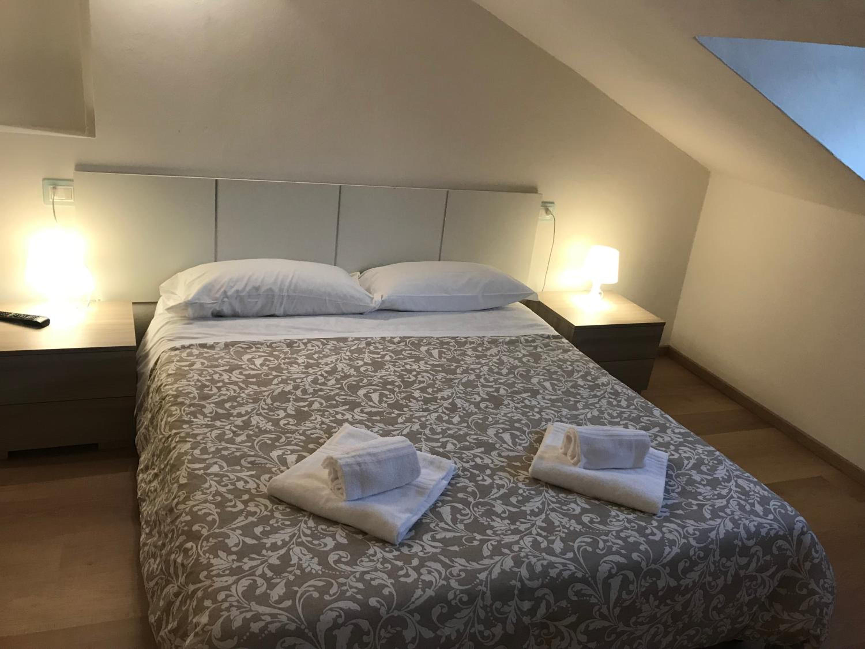 Two-Bedroom Apartment - Photo 9