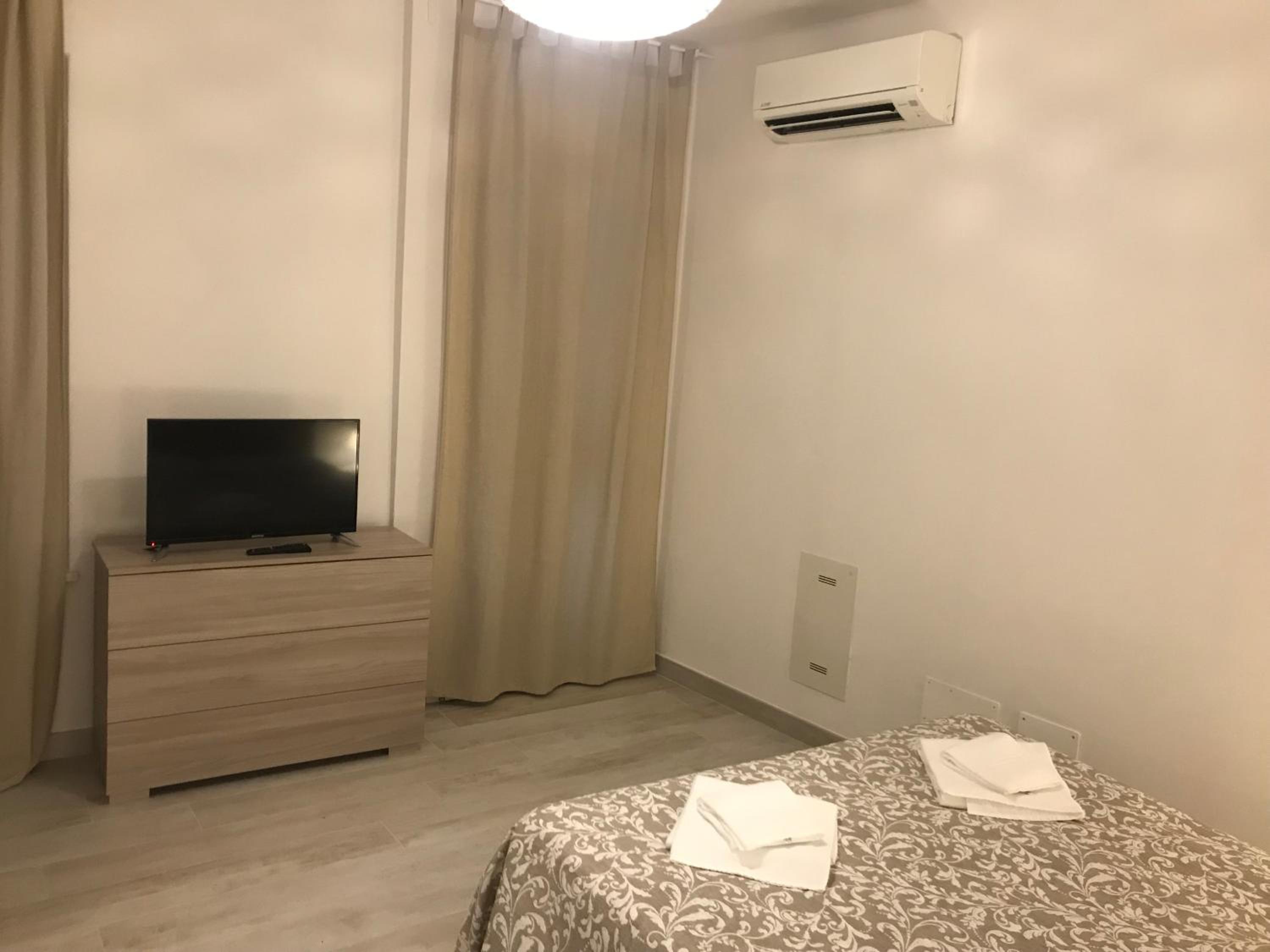 Two-Bedroom Apartment - Photo 4