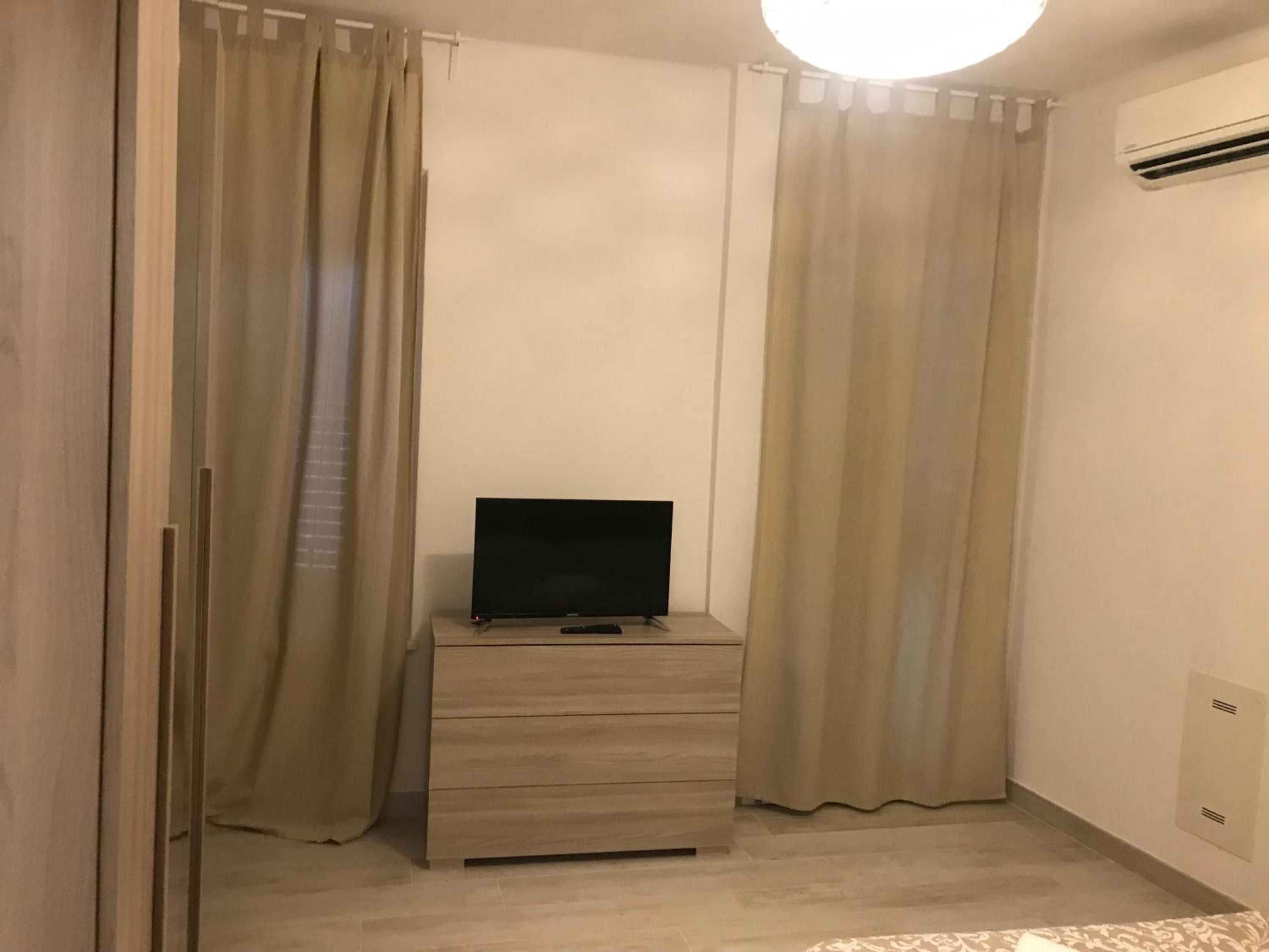 Two-Bedroom Apartment - Photo 7