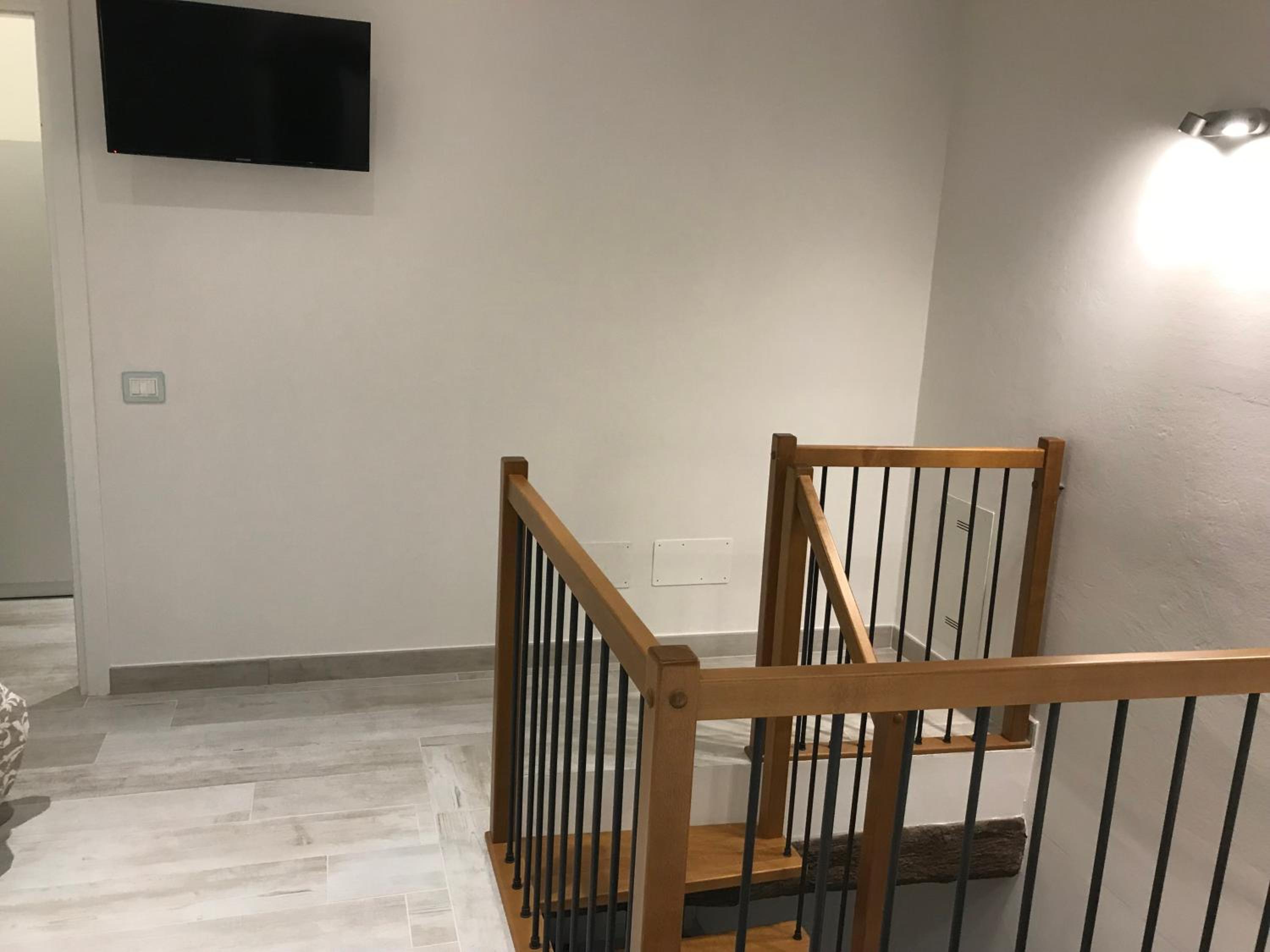 One-Bedroom Apartment - Photo 6