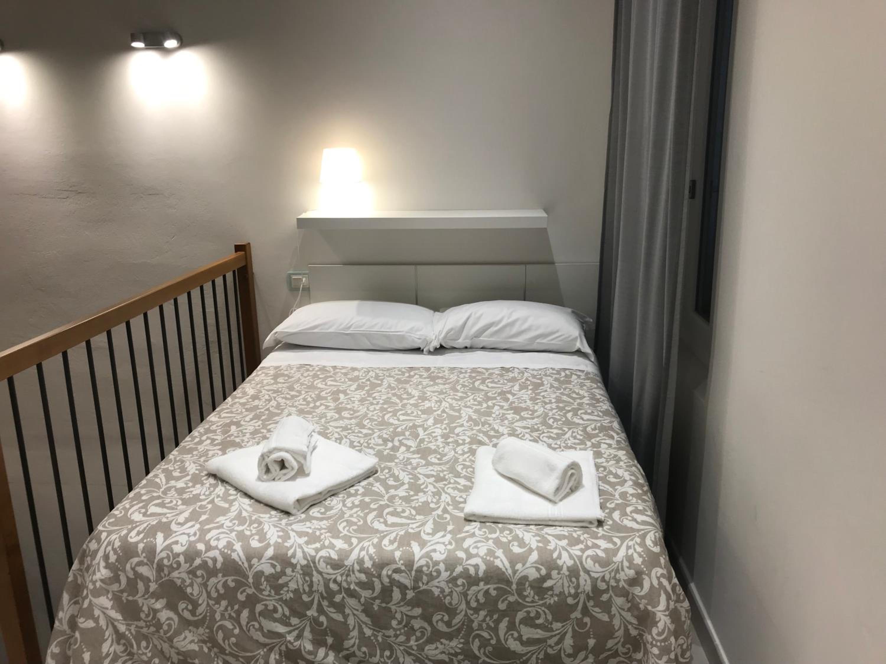 One-Bedroom Apartment - Photo 3