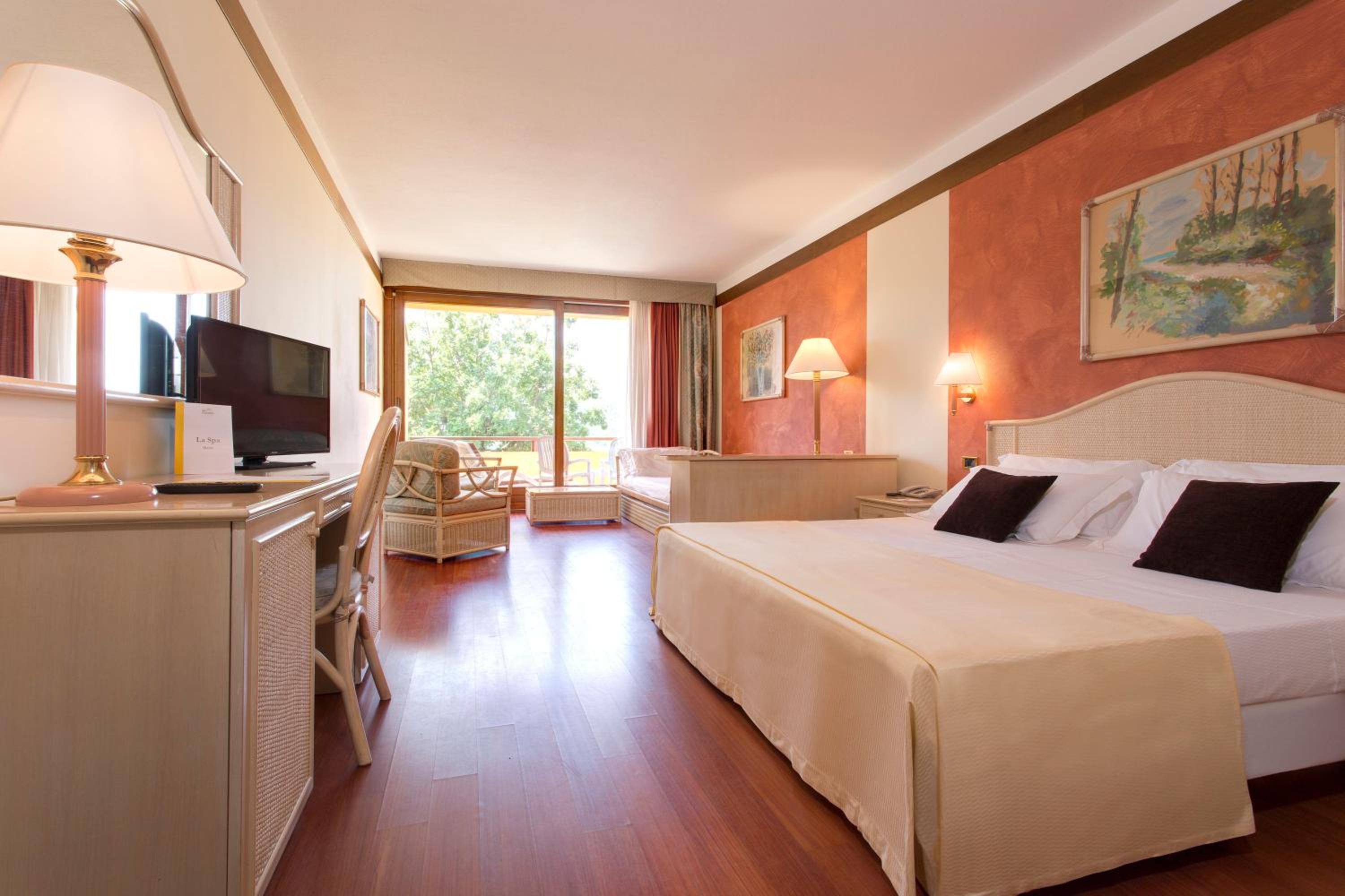 Junior Suite with Lake View - Annex - Photo 1