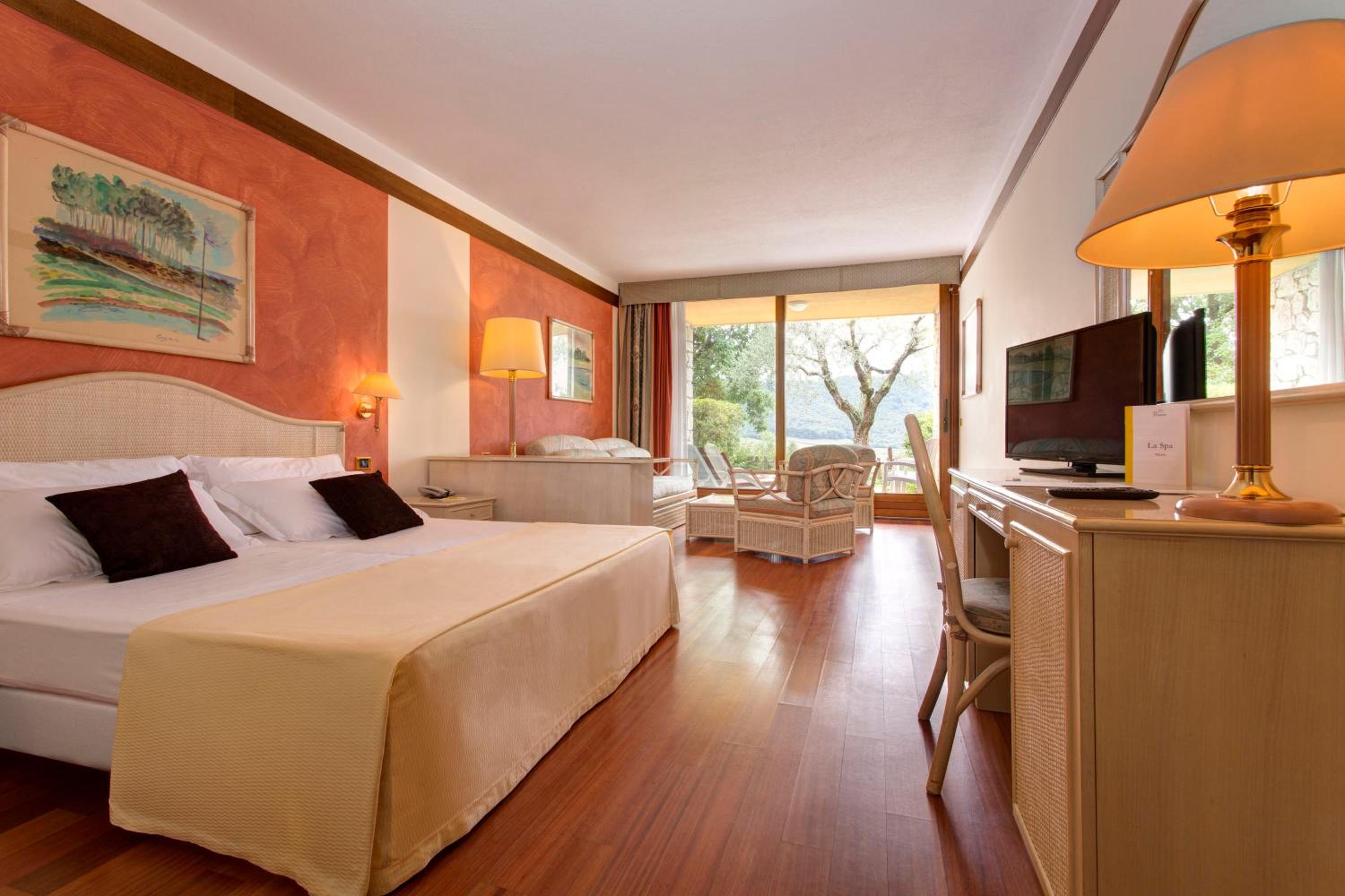 Junior Suite with Lake View - Annex - Photo 3