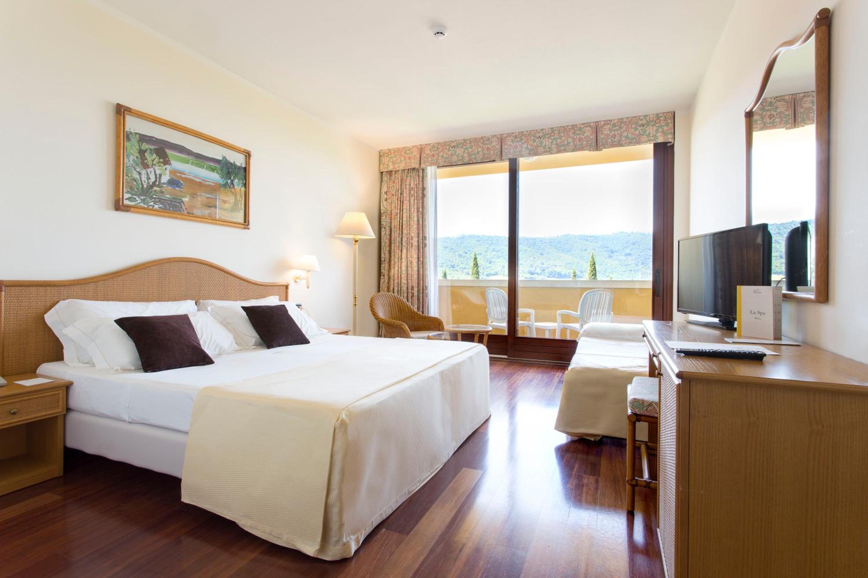 Double or Twin Room with Spa Access - Photo 2