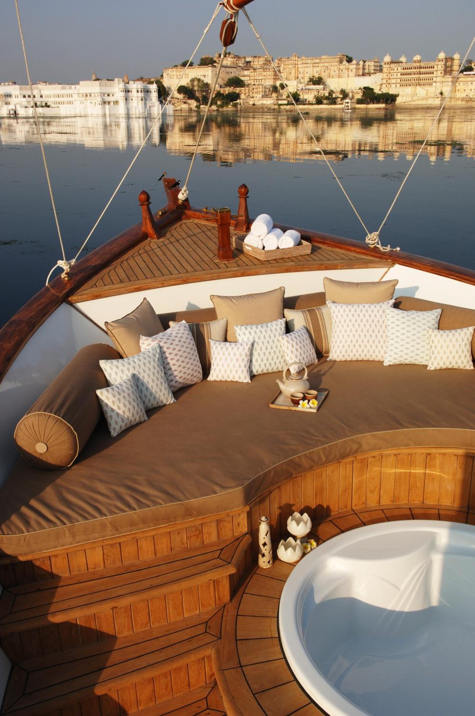 Royal Suite with Lake View - Photo 4