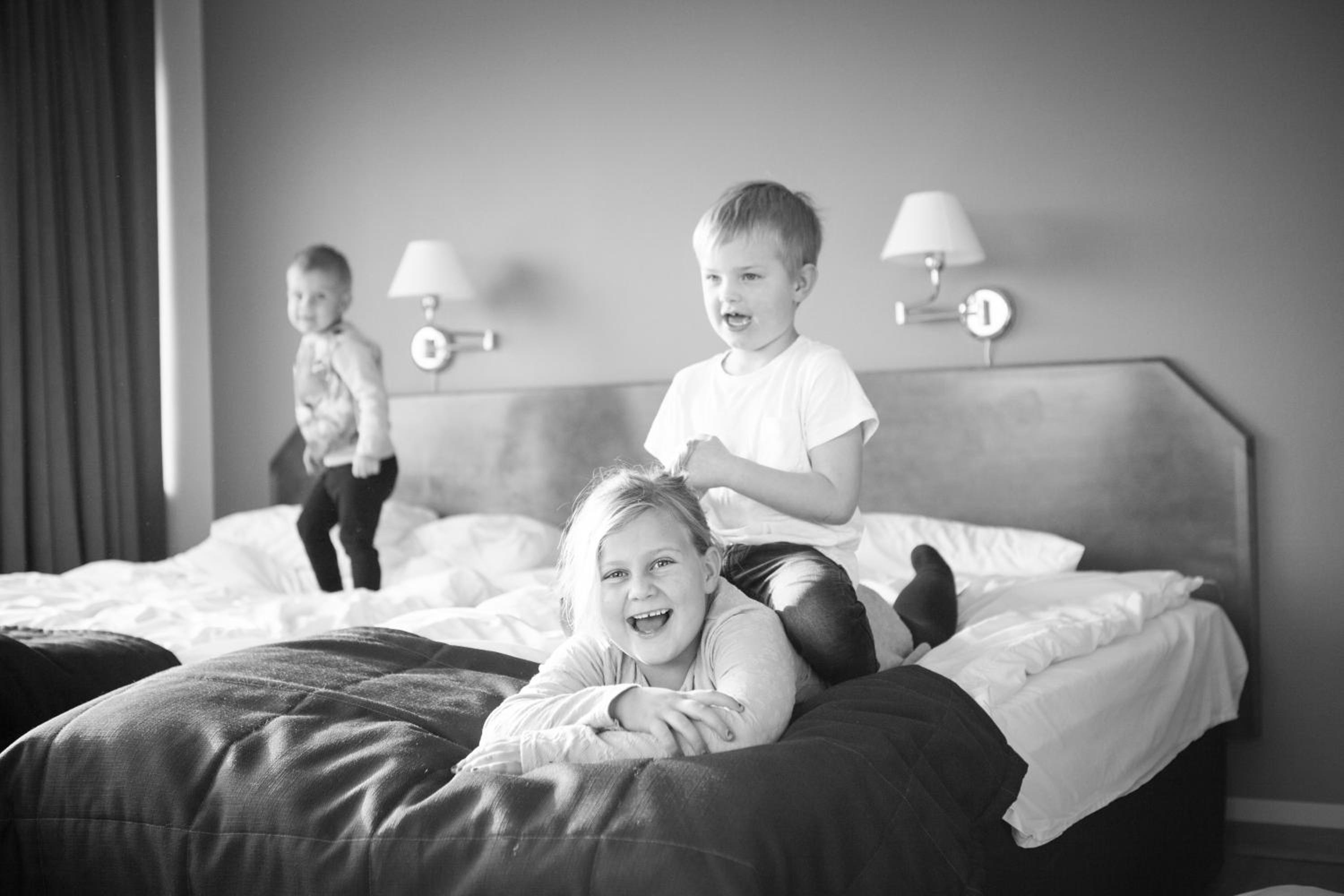 Family Room (2 Adults + 2 Children) - Photo 3