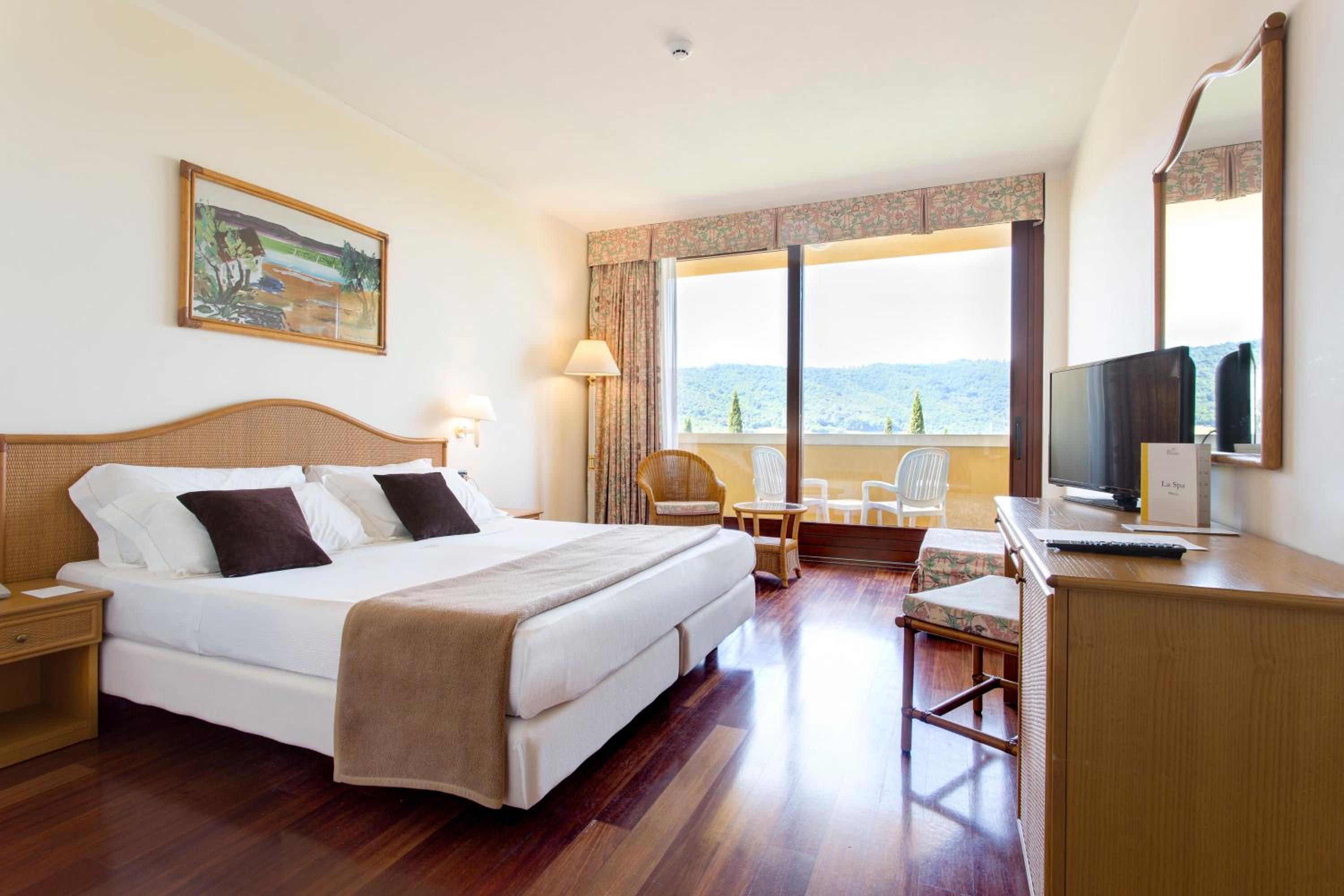 Double or Twin Room - Photo 2