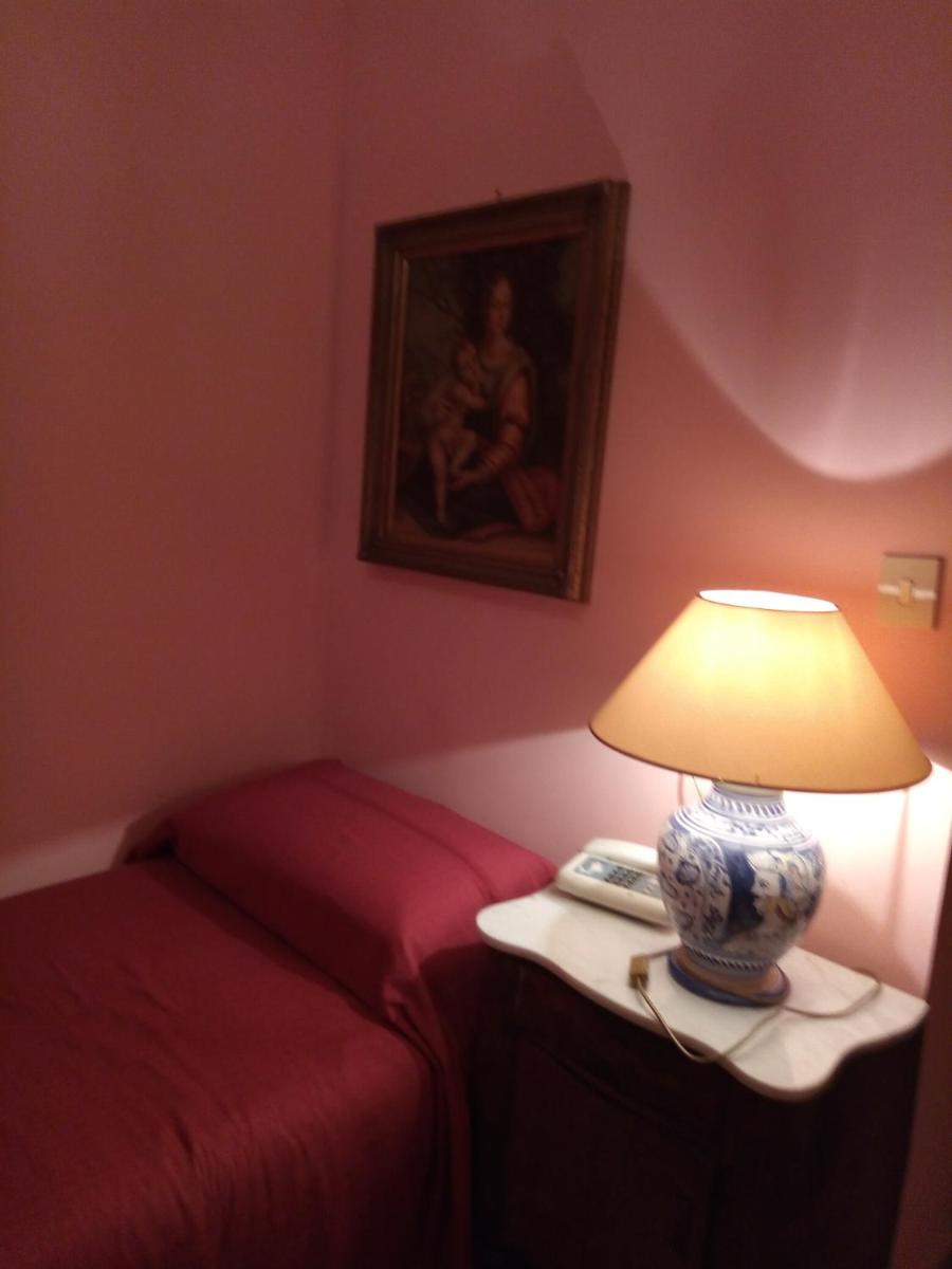 Single Room with Shared Bathroom photo 1