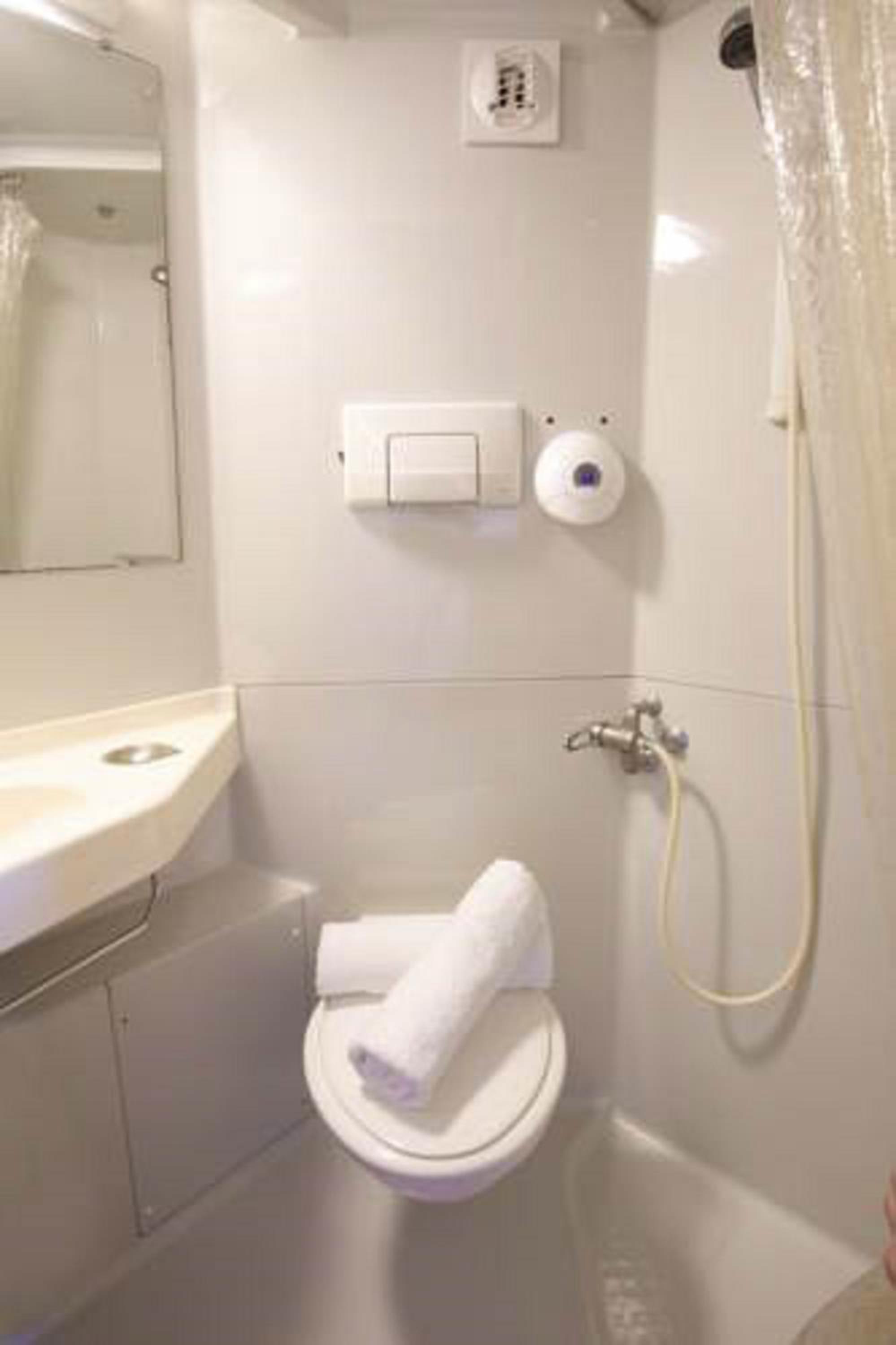 Triple Room (1 Double Bed + 1 Single Bed) photo 2