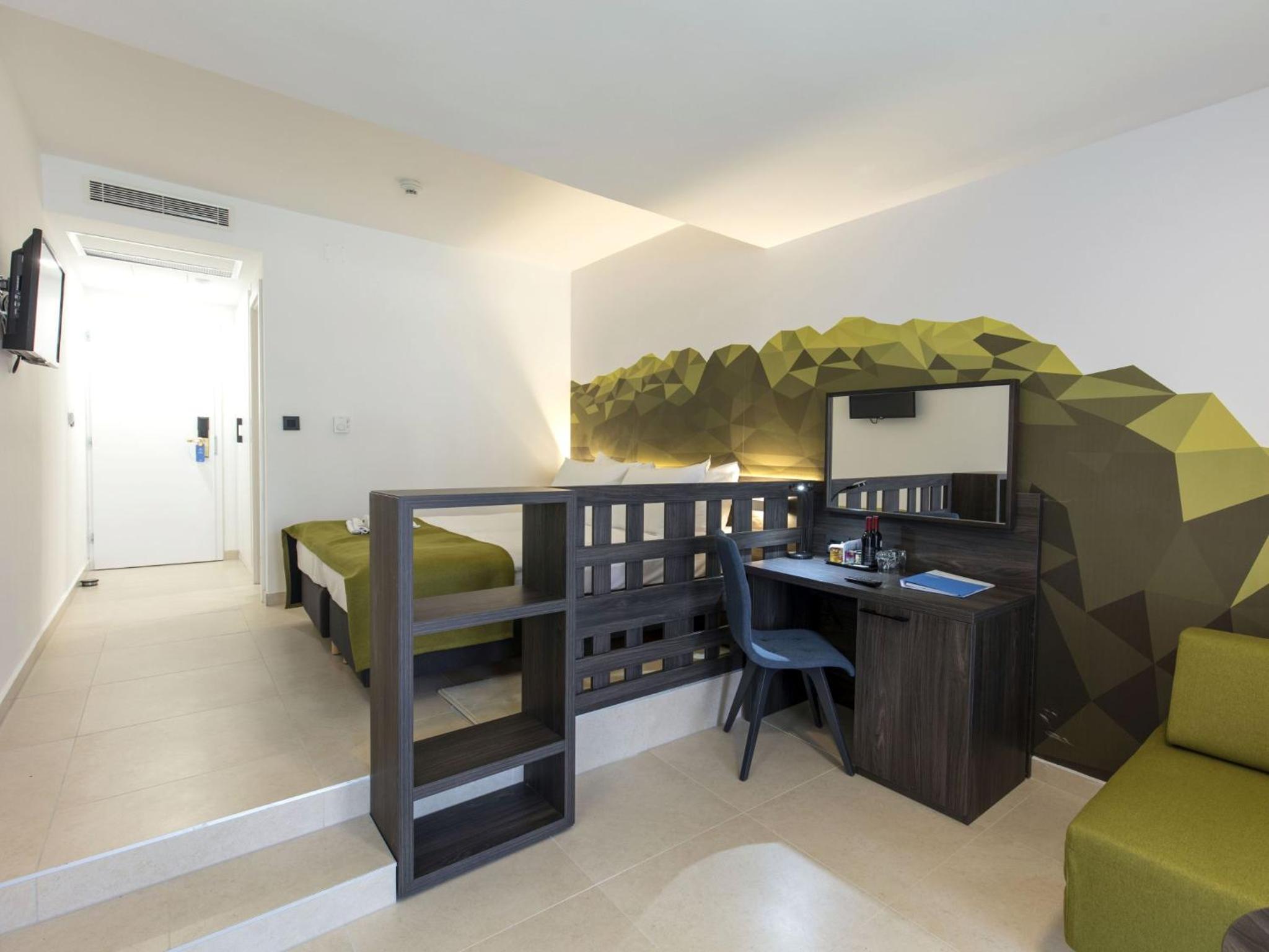 Superior Sea Side Double Room with Balcony - Photo 5